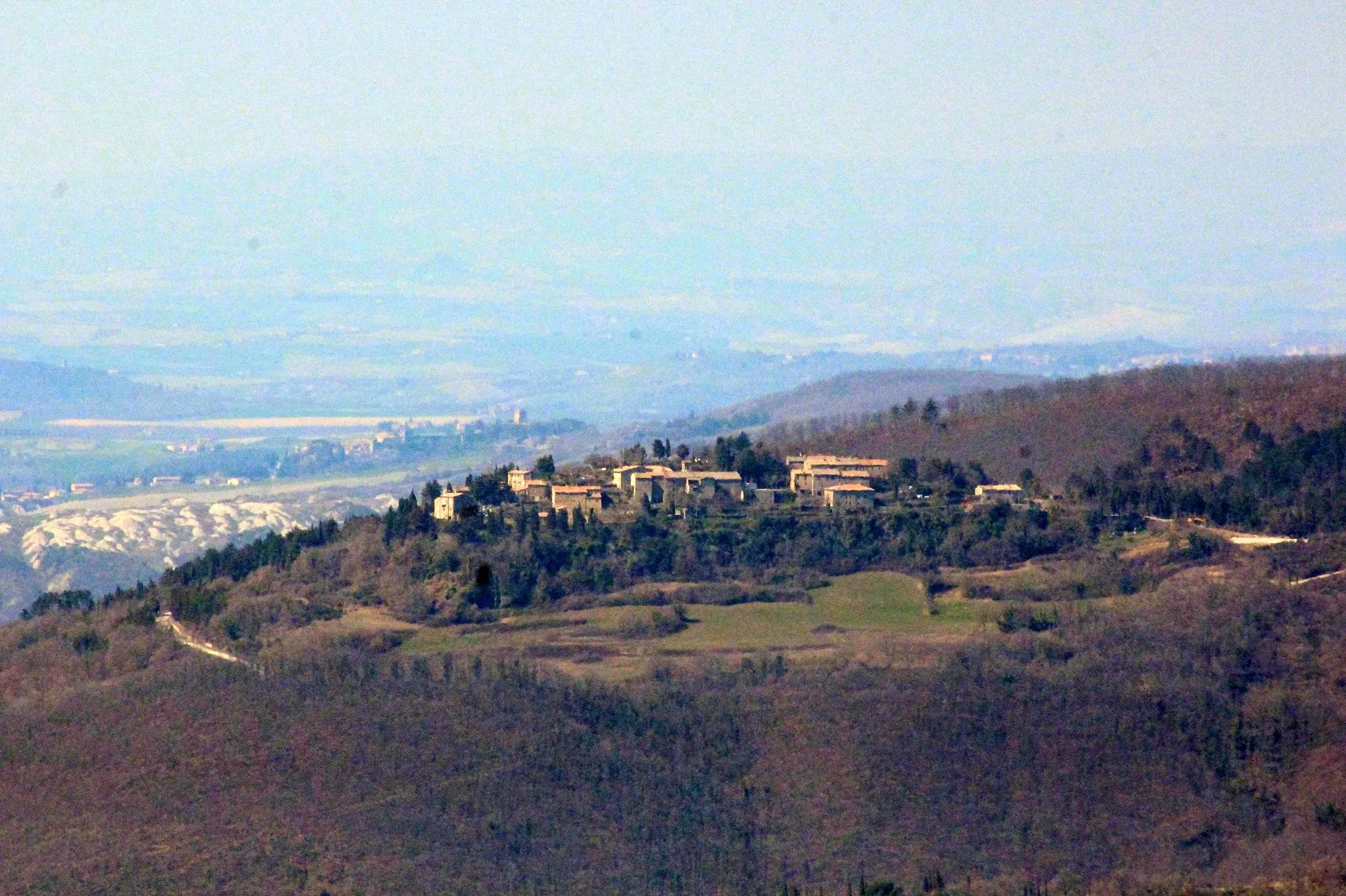 Photo showing: Panorama of Castiglioncello del Trinoro, hamlet of Sarteano, Province of Siena, Tuscany, Italy