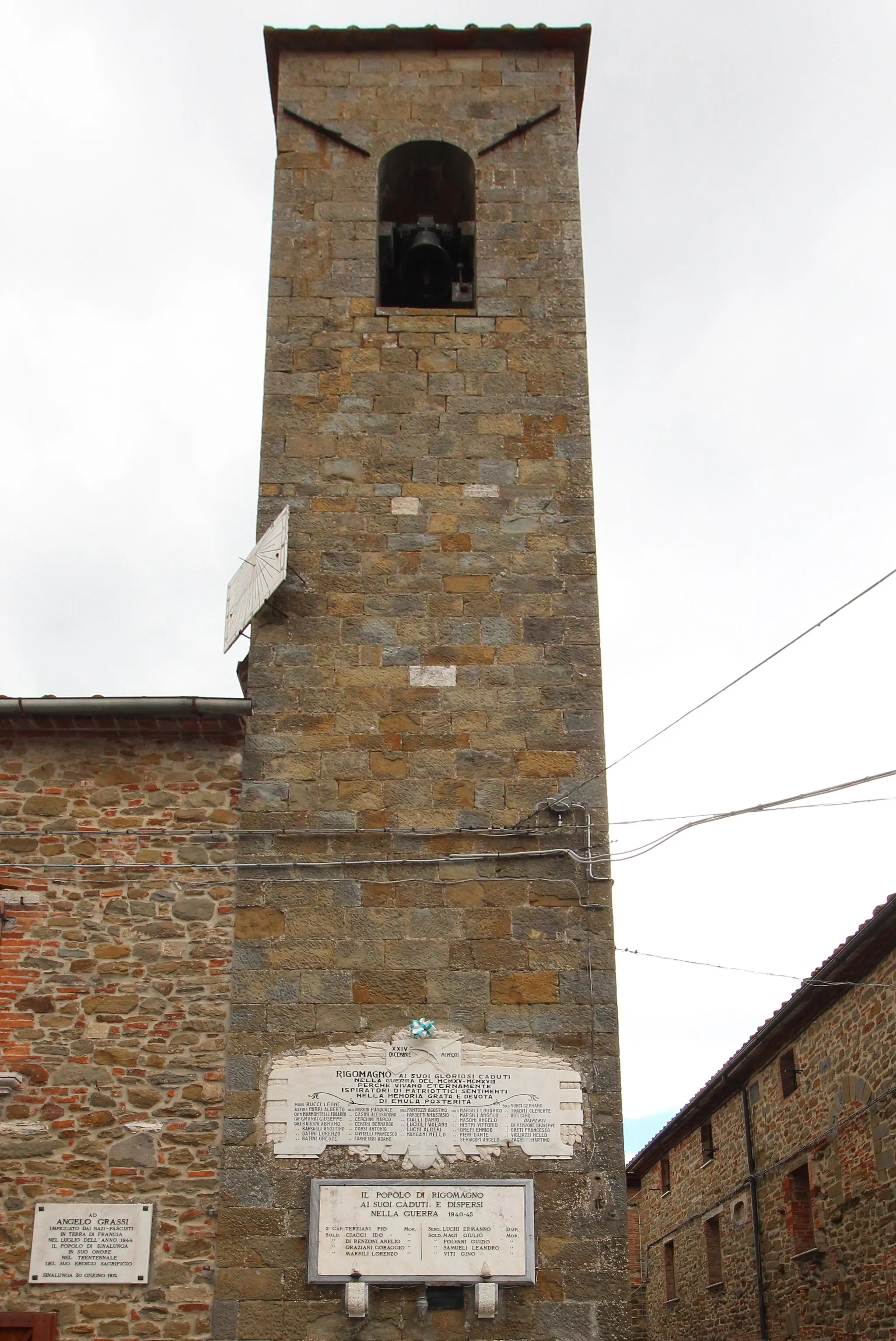 Photo showing: Town tower of Palazzo Pretorio in Rigomagno, hamlet of Sinalunga, Valdichiana, Province of Siena, Tuscany, Italy