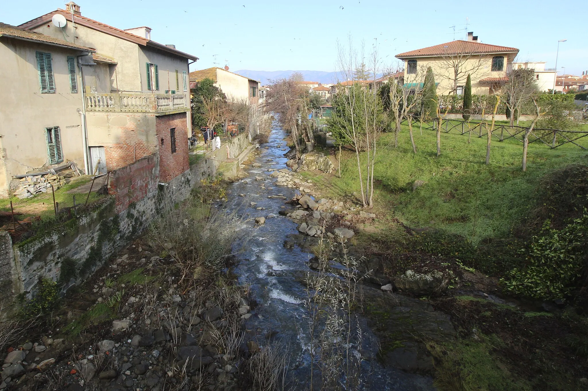 Photo showing: River Trigesimo (also Borro di Caposelvi), Mercatale-Torre Valdarno, municipality of Bucine (right) and Montevarchi (left), Province of Arezzo, Tuscany, Italy
