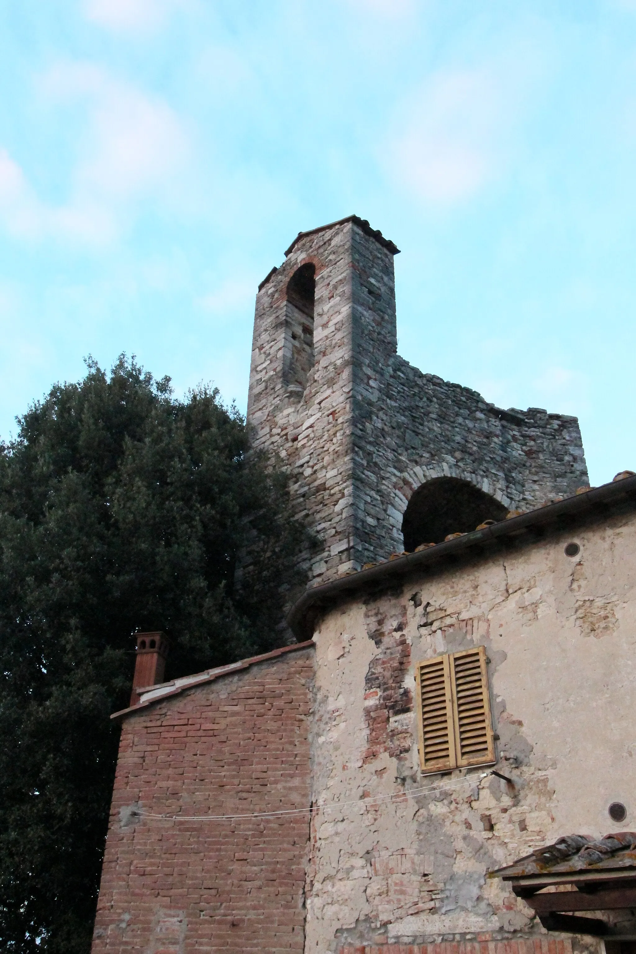Photo showing: Campana (bell), Armaiolo, hamlet of Rapolano Terme, Province of Siena, Tuscany, Italy