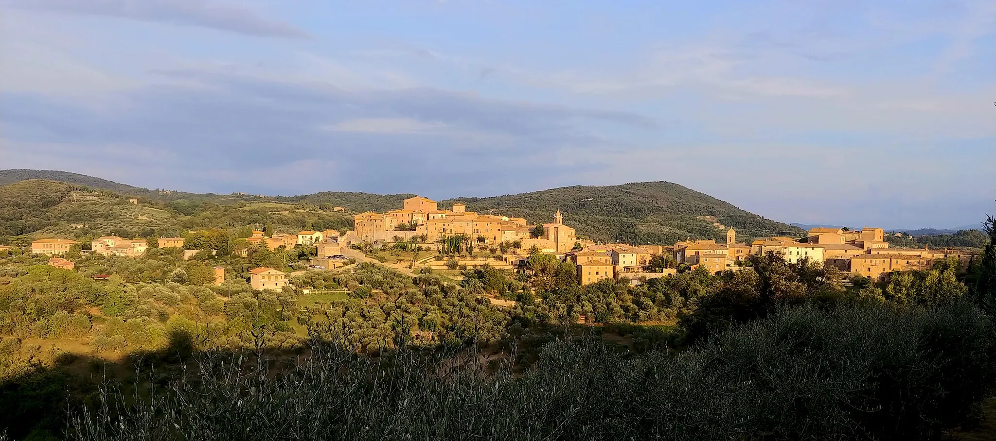 Photo showing: Montisi, panorama da est.
