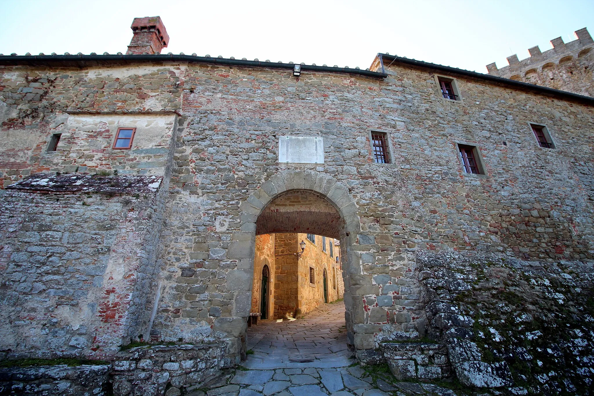 Photo showing: Entrance Gate of the Castle Castello di Gargonza, Monte San Savino, Province of Arezzo, Tuscany, Italy