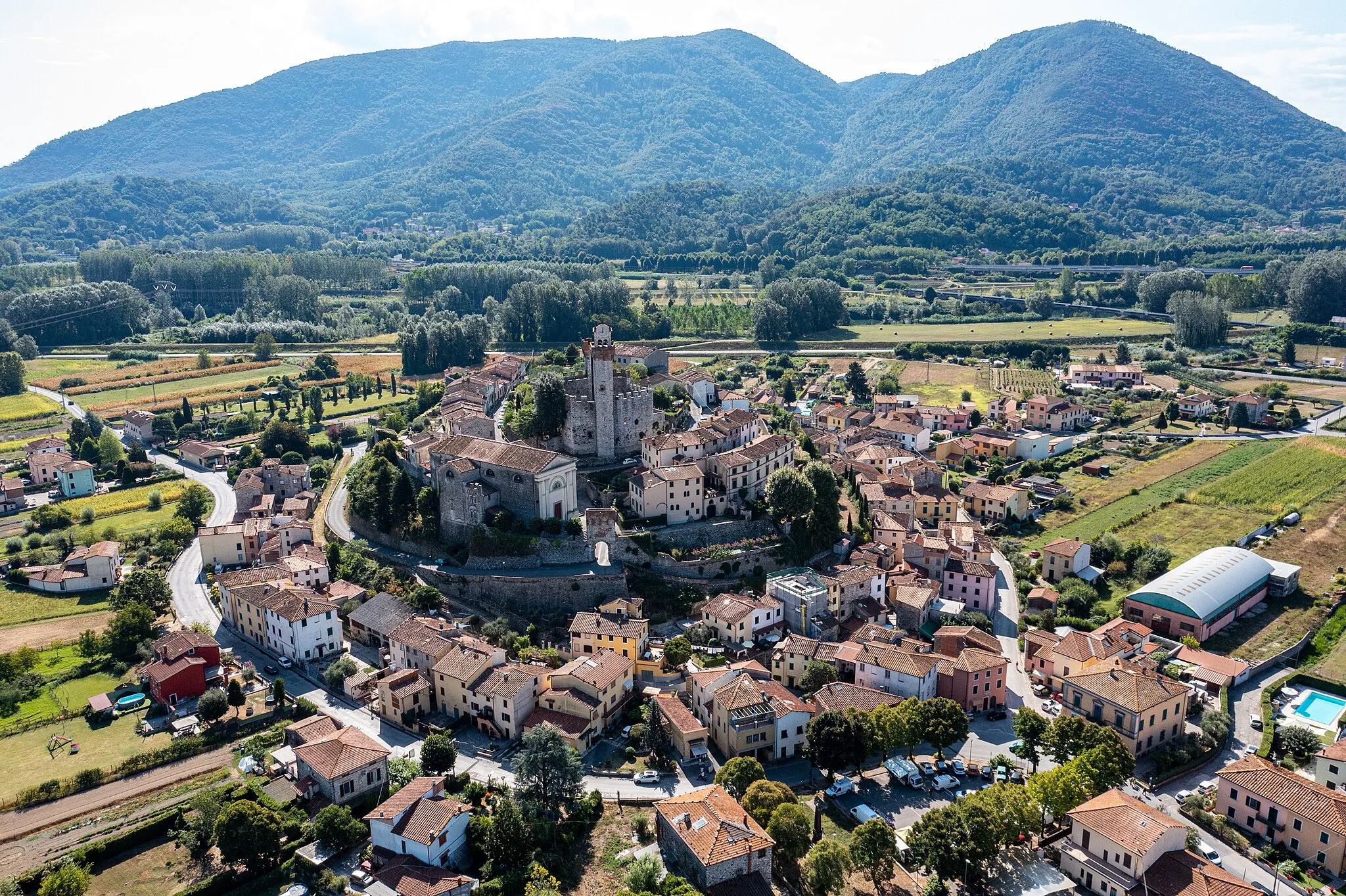 Photo showing: Die Ortschaft Nozzano Castello in der Toskana, Sept. 2021