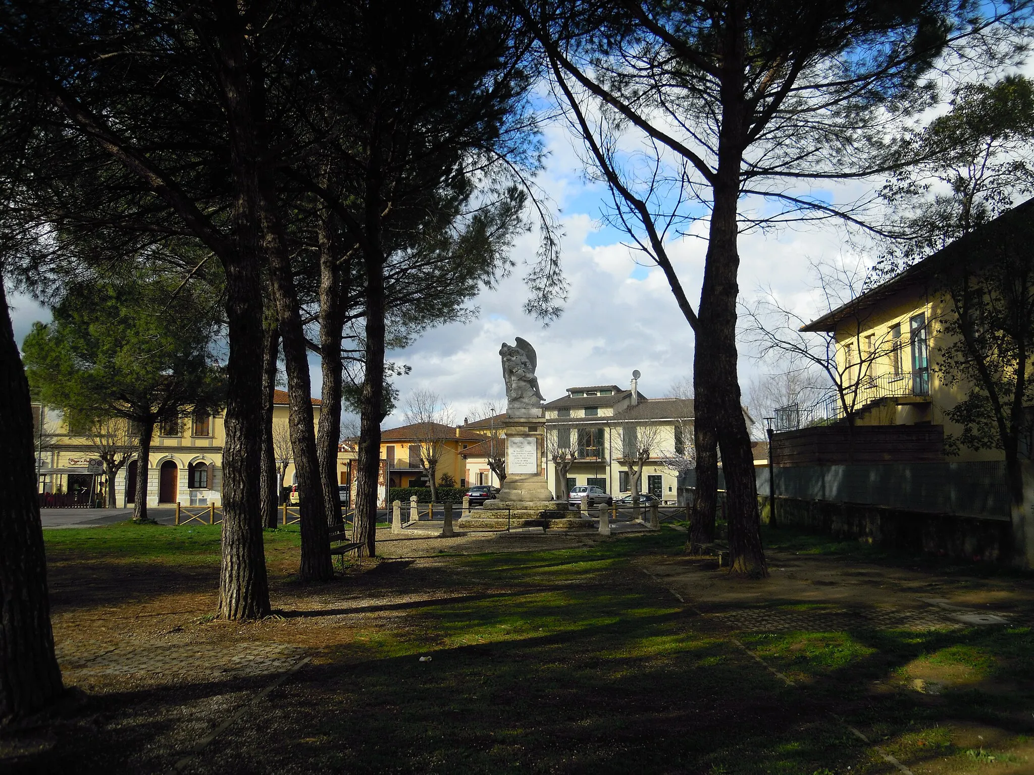Photo showing: Monumento ai Caduti e Parco della Rimembranza a Capanne nel Comune di Montopoli (Pisa)