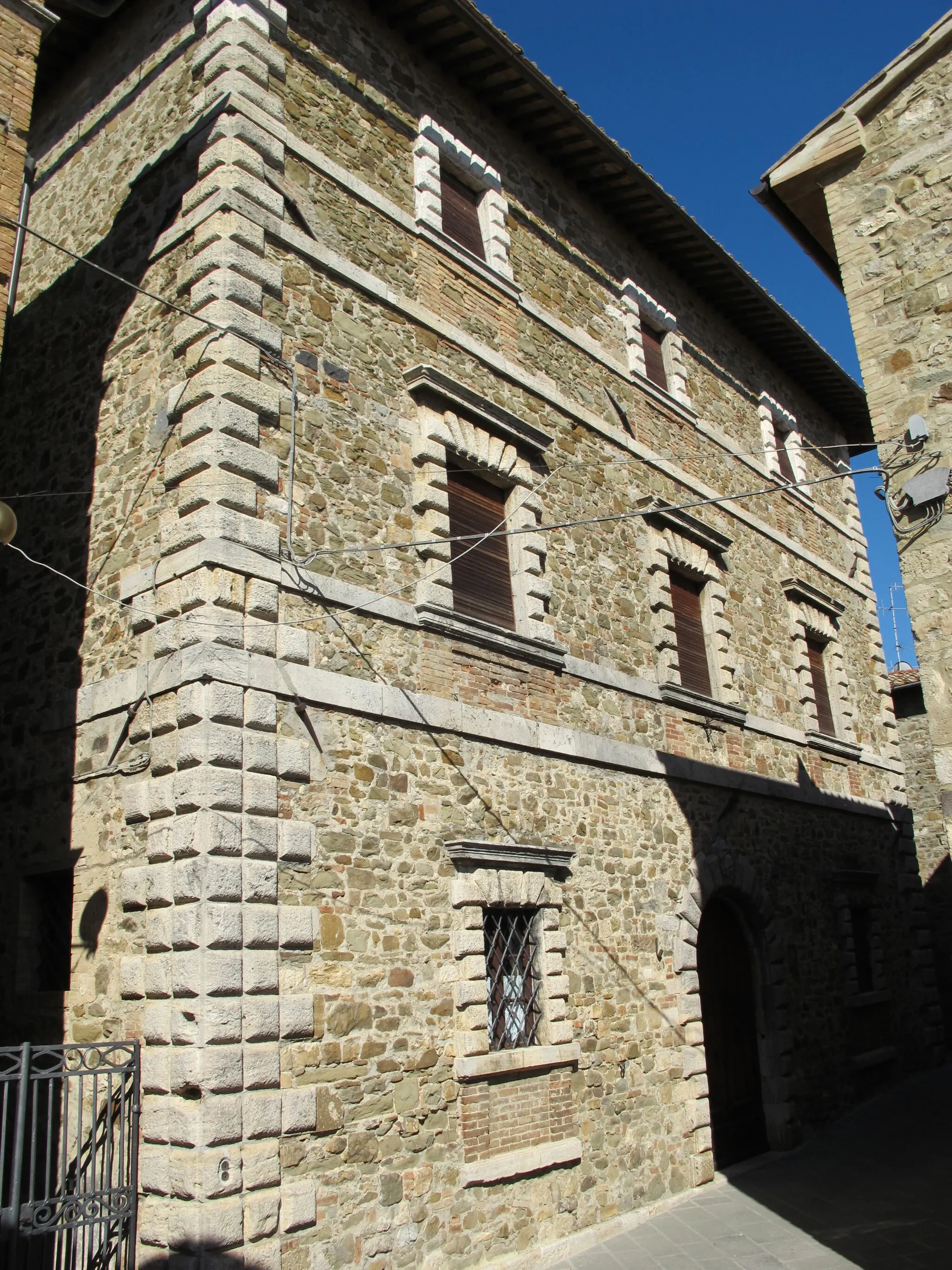 Photo showing: Castelnuovo dell'Abate, palazzo