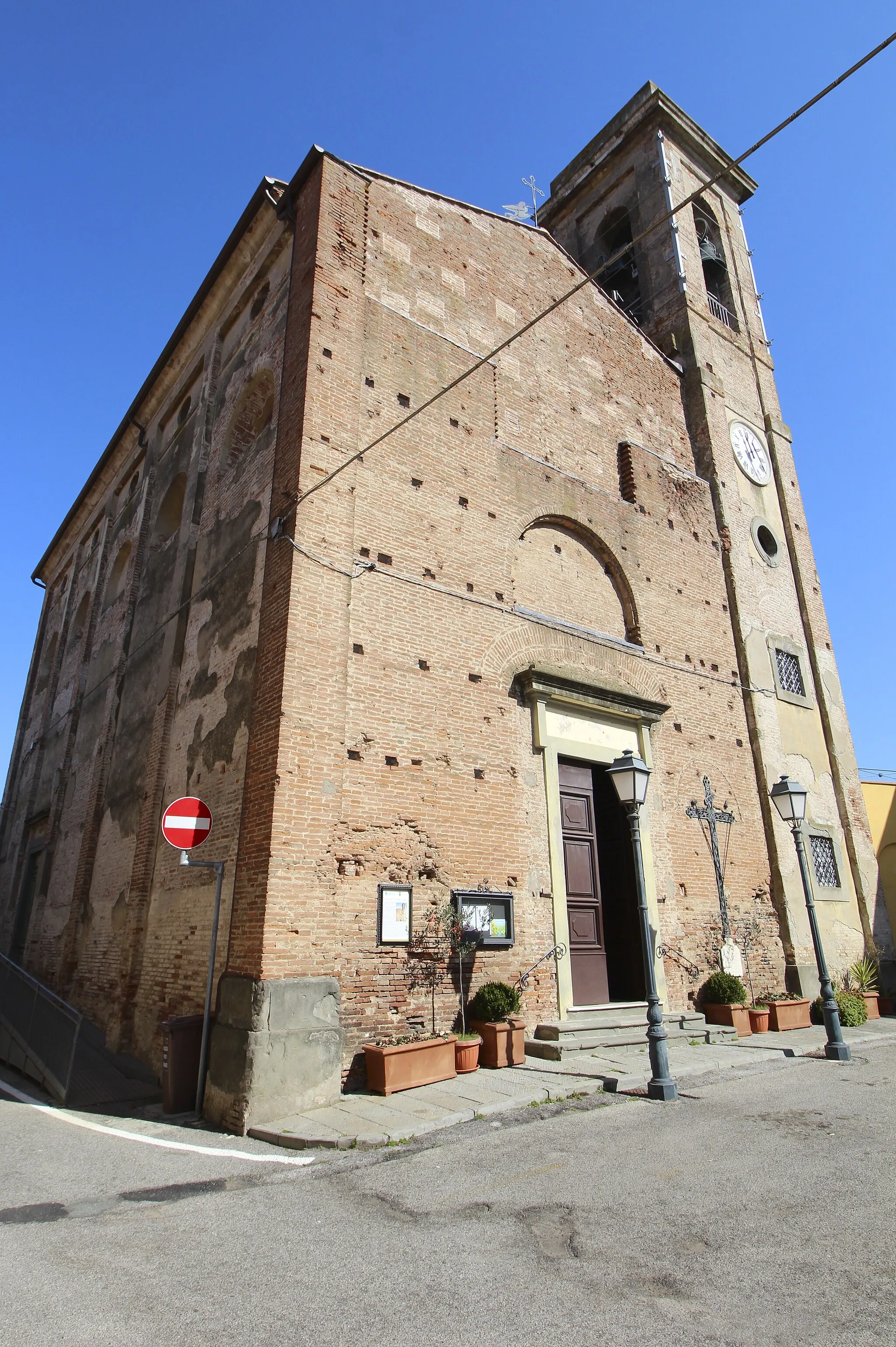 Photo showing: Church Santi Giorgio e Jacopo, Montecalvoli, hamlet of Santa Maria a Monte, Province of Pisa, Tuscany, Italy