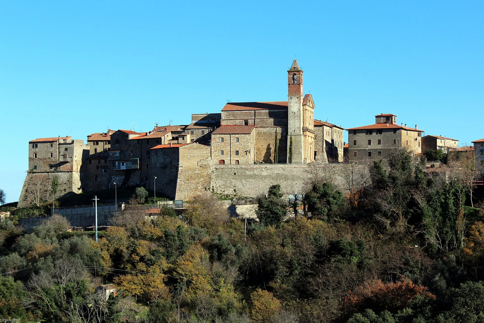 Photo showing: Panorama of Caldana, hamlet of Gavorrano, Maremma, Province of Grosseto, Tuscany, Italy