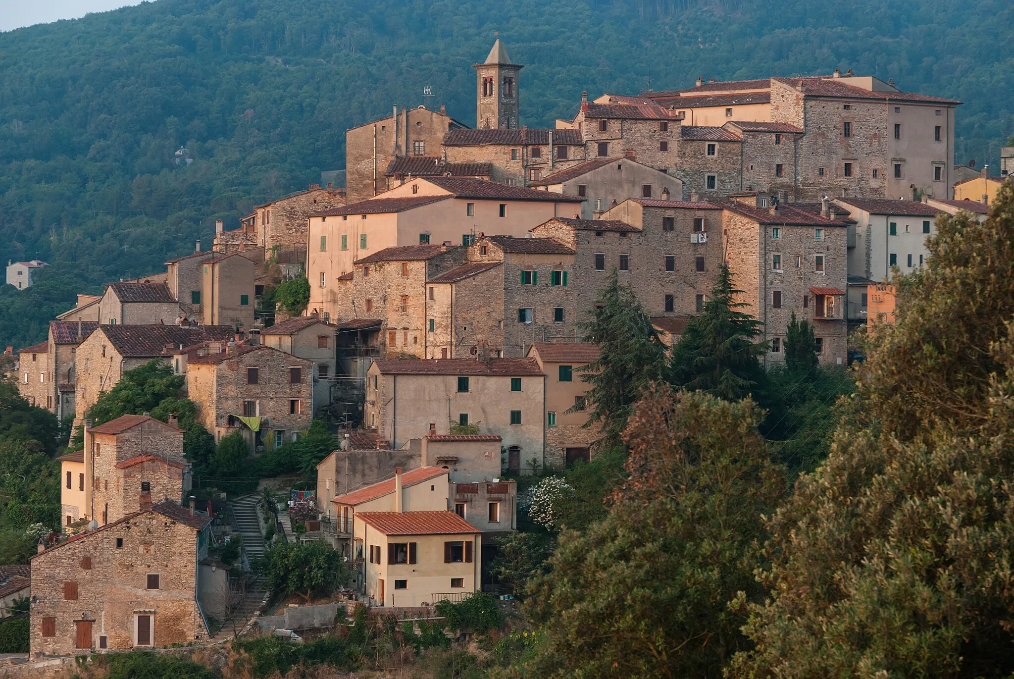 Photo showing: Sassetta seen from north in the time of sunrise