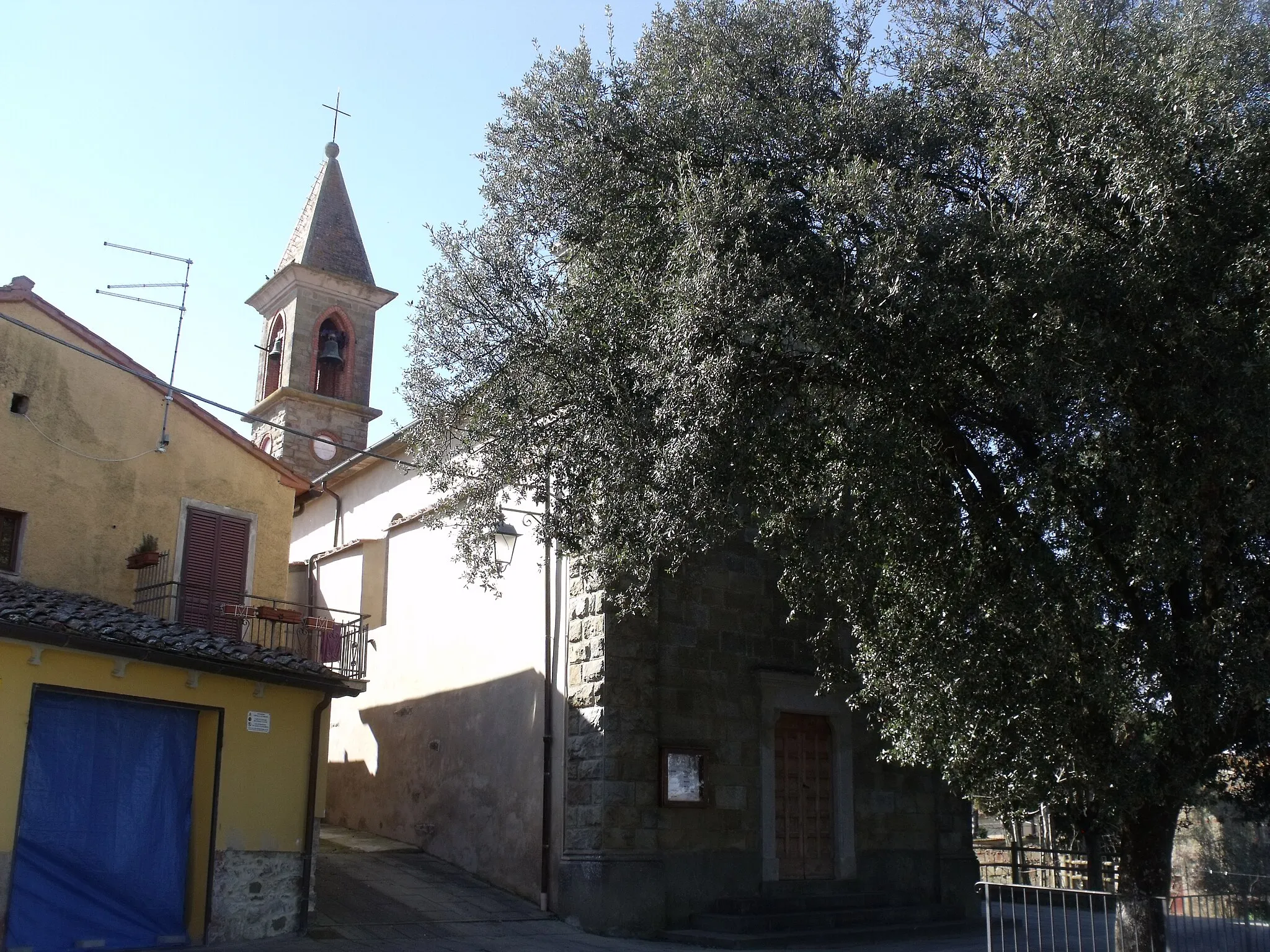 Photo showing: Church SS. Giorgio e Lucia in Tuori, hamlet of Civitella in Val di Chiana, Province of Arezzo, Tuscany, Italy