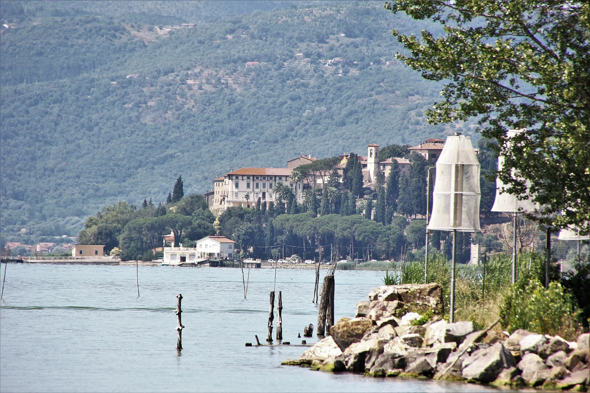 Photo showing: Magione, frazione Monte del Lago
