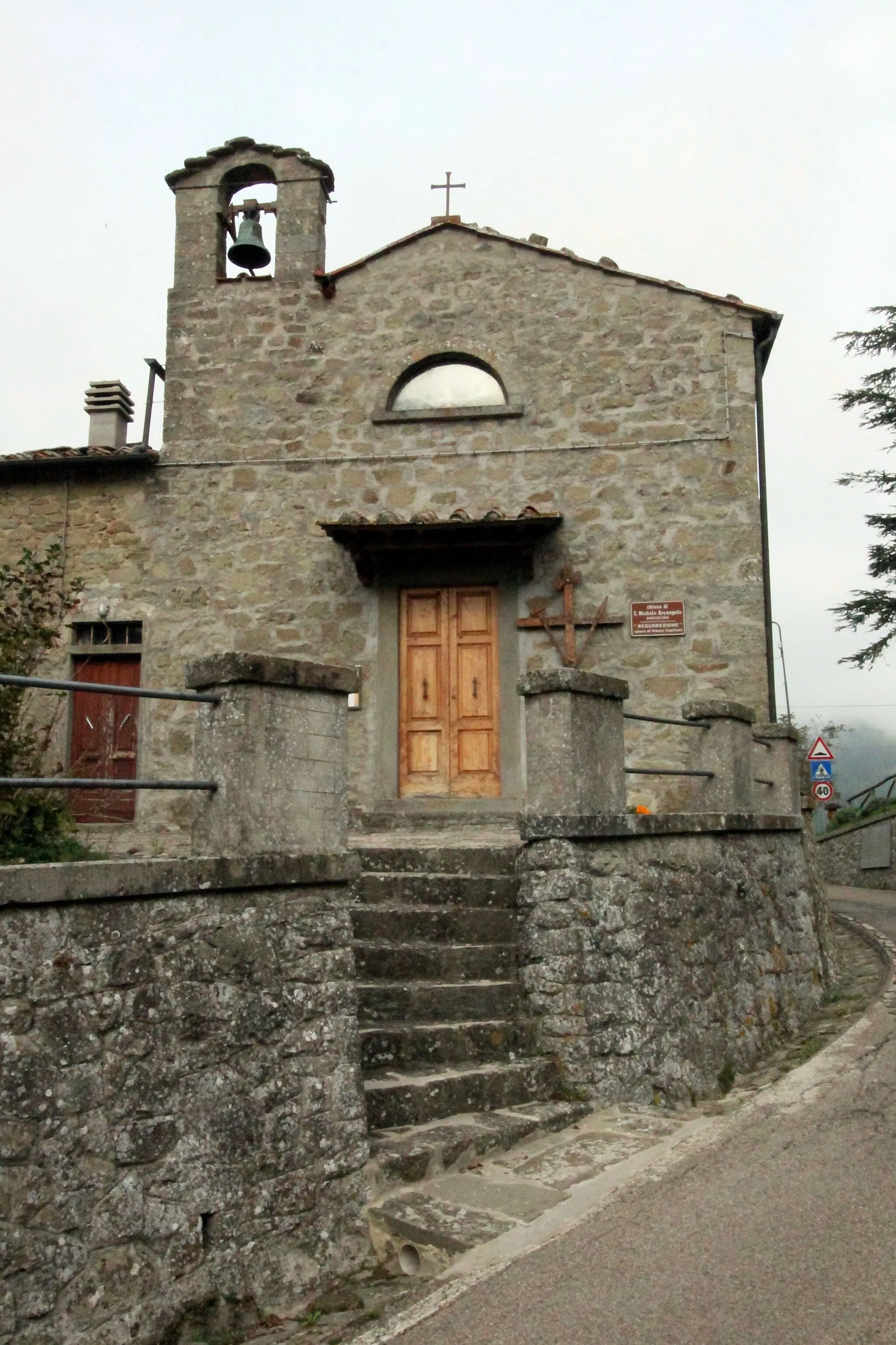 Photo showing: Church San Michele Arcangelo, in Anciolina, hamlet of Loro Ciuffenna, Province of Arezzo, Tuscany, Italy