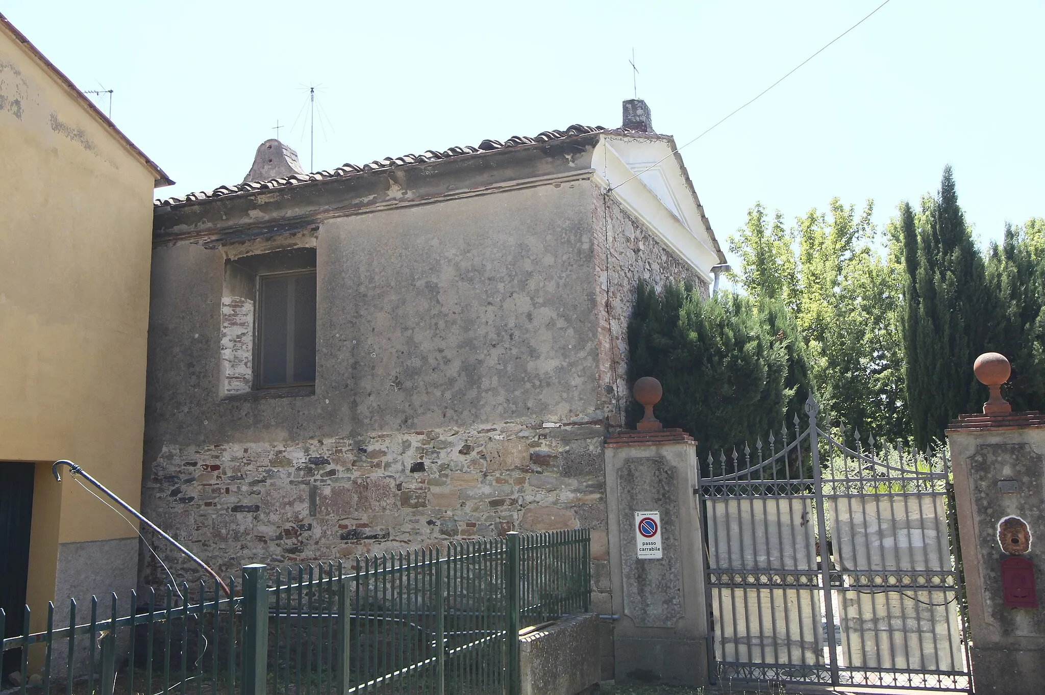 Photo showing: Church San Martino (Chiesino di Valle), Cucigliana, hamlet of Vicopisano, Province of Pisa, Tuscany, Italy.