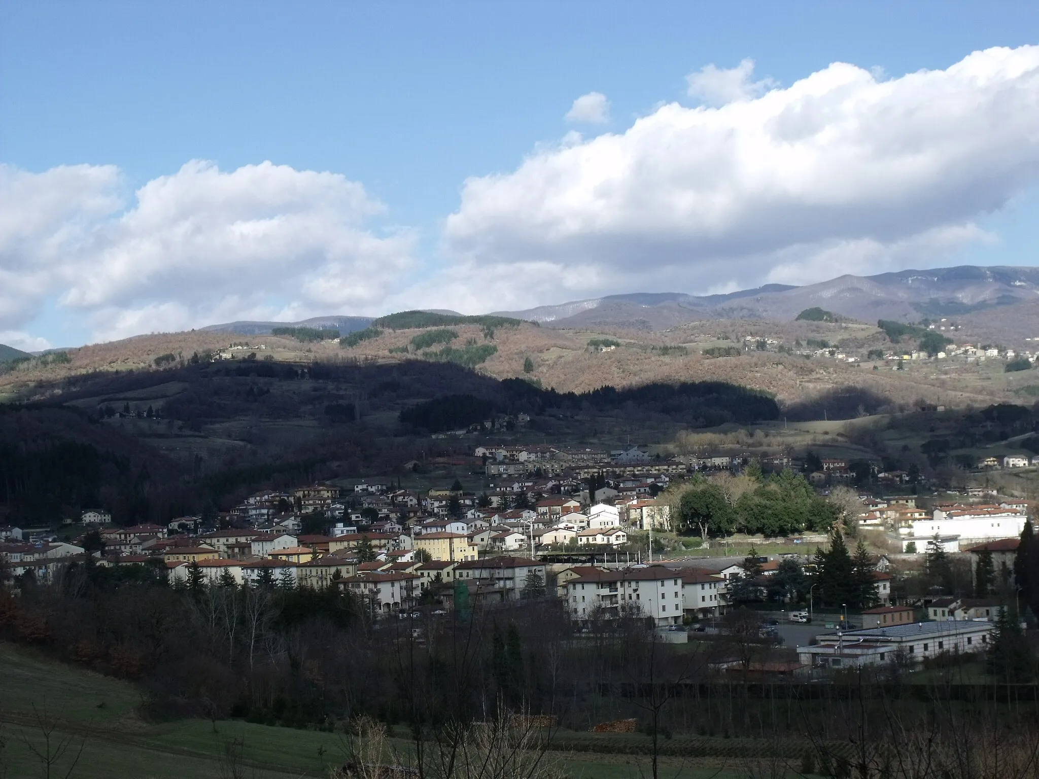 Photo showing: Panorama of Pratovecchio, Casentino, Province Arezzo, Tuscany, Italy