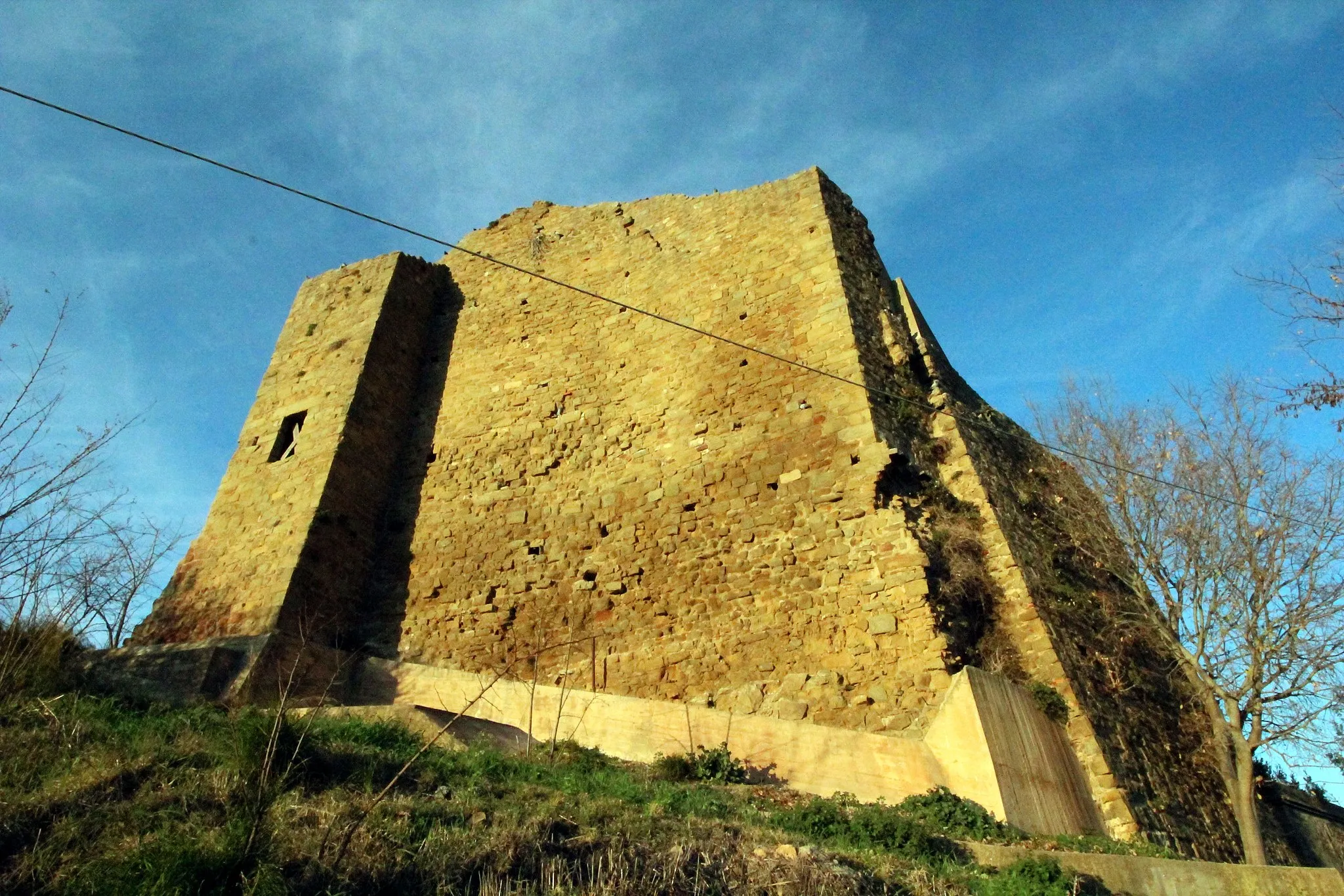 Photo showing: Castle Rocca Aldobrandesca in Buriano, hamlet of Castiglione della Pescaia, Maremma, Province of Grosseto, Tuscany, Italy