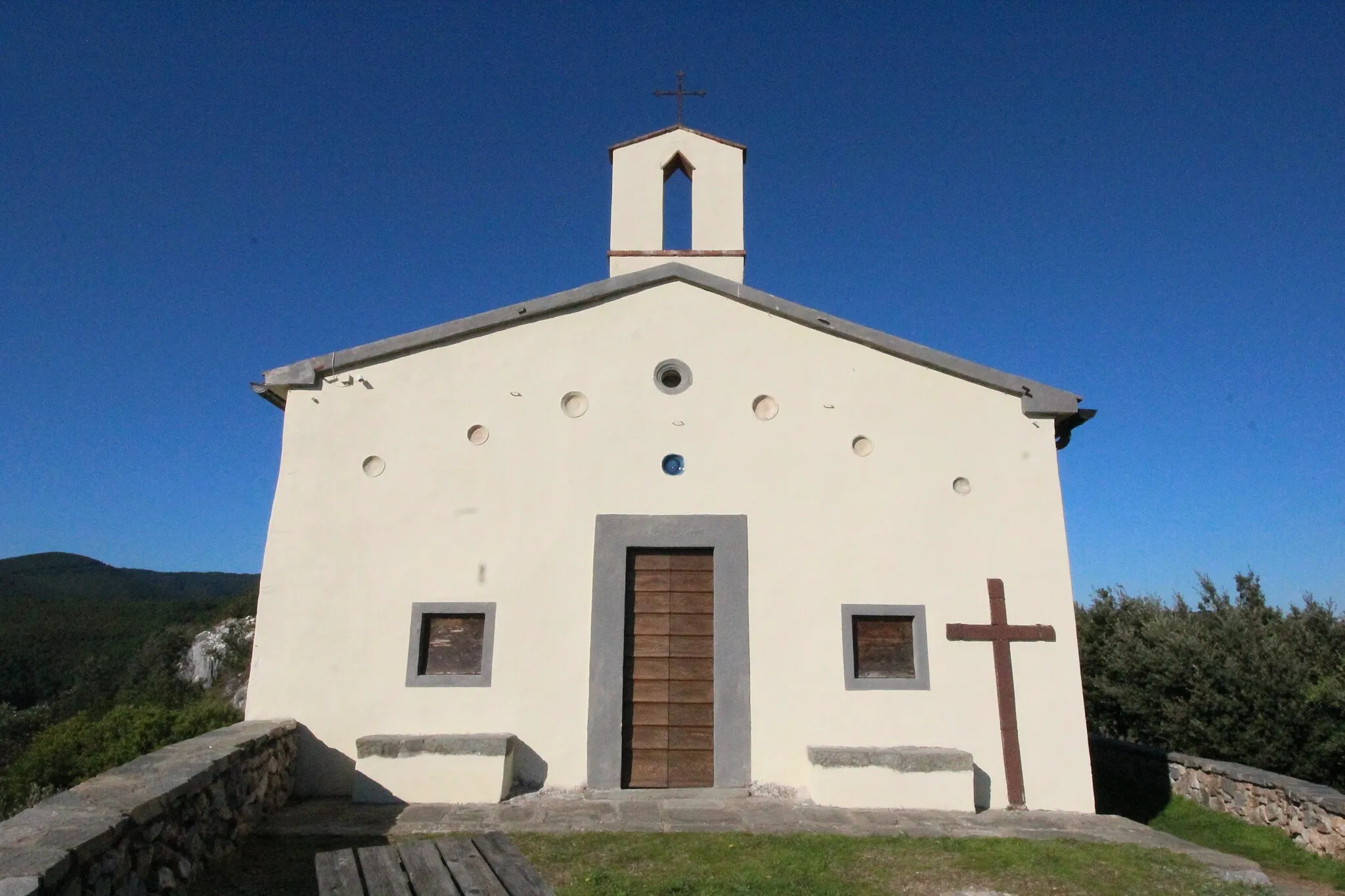 Photo showing: Church/Chapel Santa Croce in Castellare (also Chiesa del Castellare or Monte Castellare), near/above San Giovanni alla Vena, hamlet of Vicopisano, Province of Pisa, Tuscany, Italy.