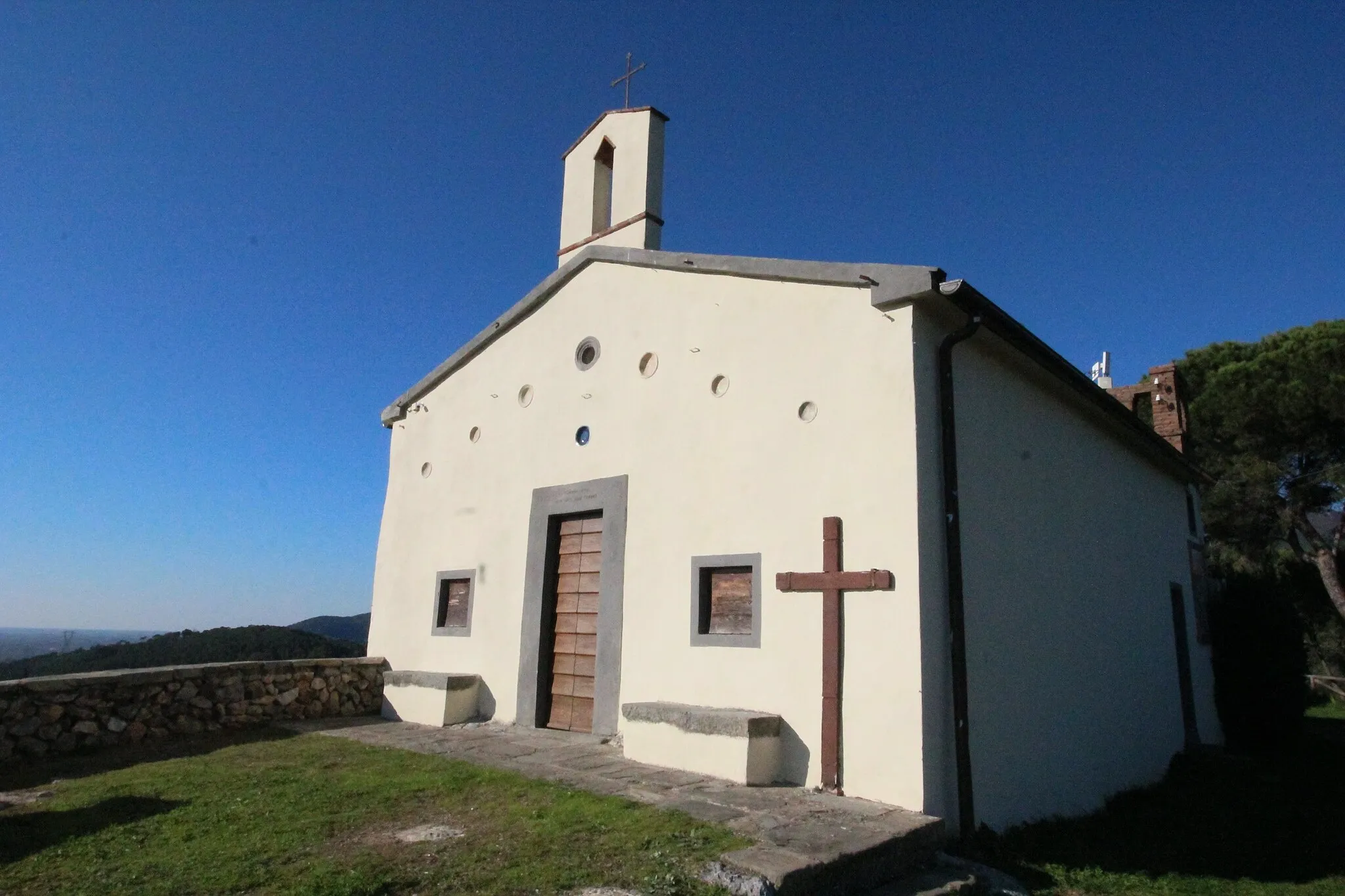 Photo showing: Church/Chapel Santa Croce in Castellare (also Chiesa del Castellare or Monte Castellare), near/above San Giovanni alla Vena, hamlet of Vicopisano, Province of Pisa, Tuscany, Italy.