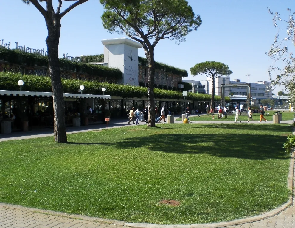 Photo showing: Esterno dell'aeroporto Galileo Galilei di Pisa. 22 Settembre 2009