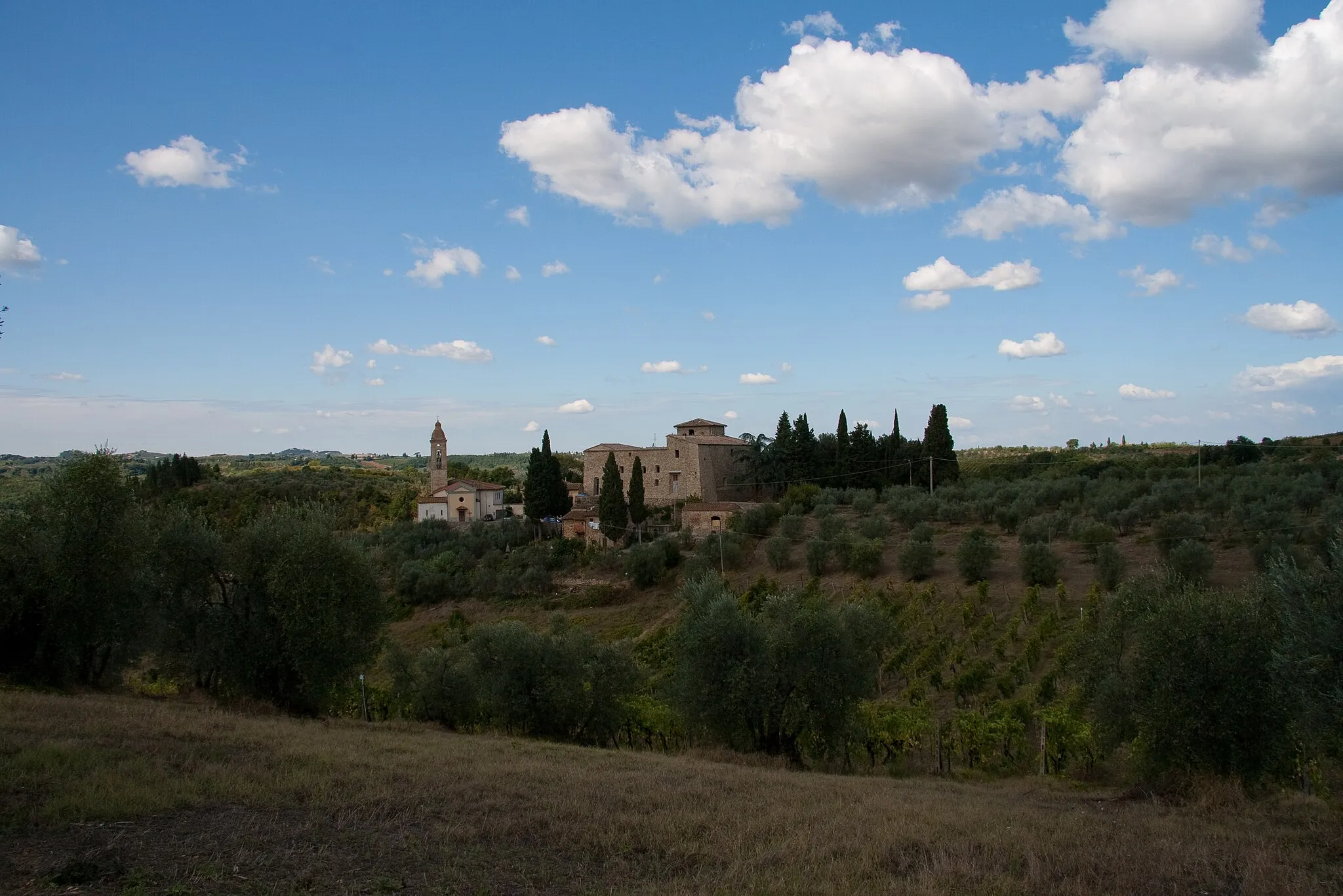 Photo showing: La chiesa di S. Cristina e il castello a Montefiridolfi