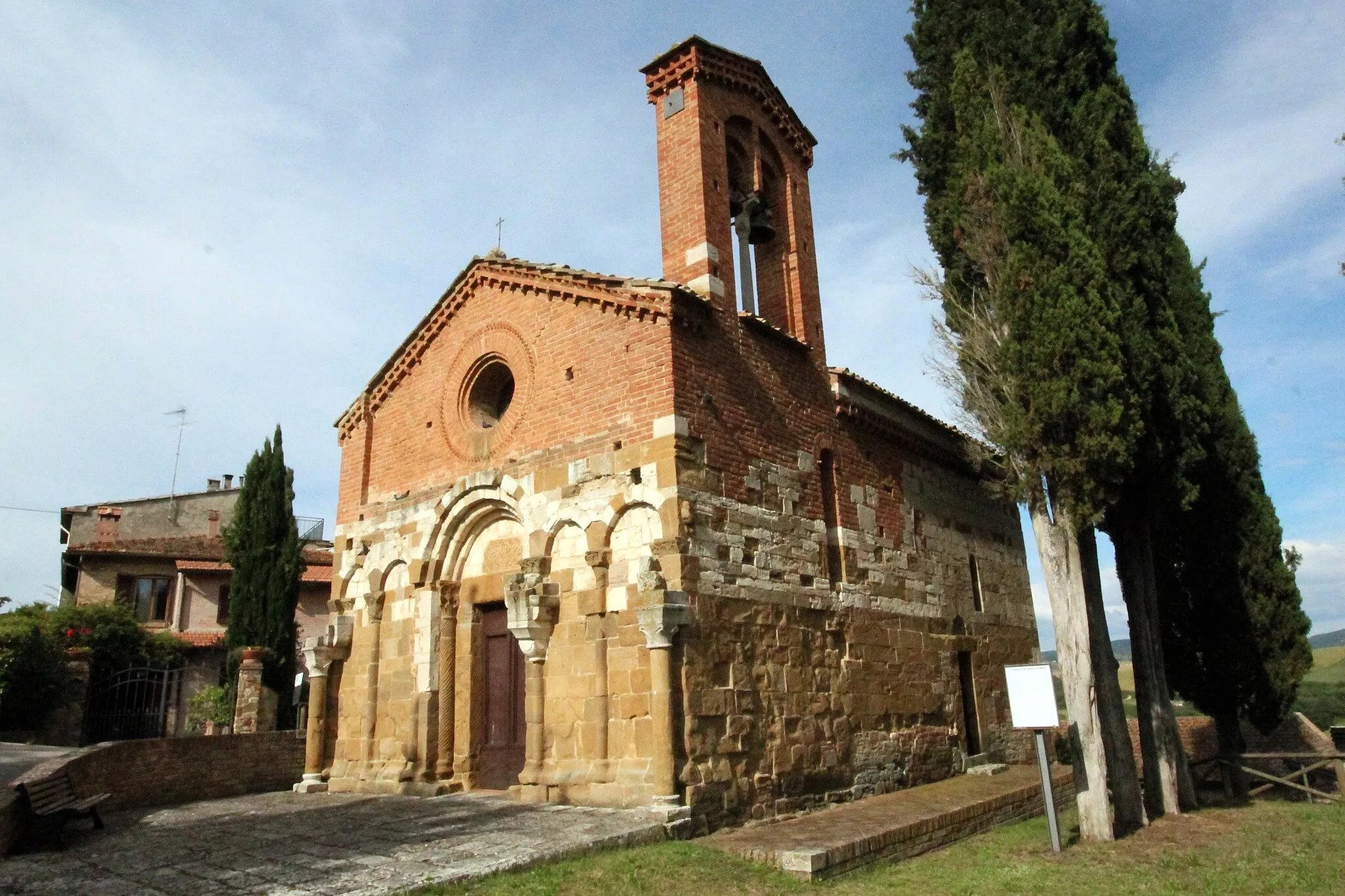 Photo showing: Church San Pietro in Villore in San Giovanni d’Asso, Crete Senesi, Province of Siena, Tuscany, Italy