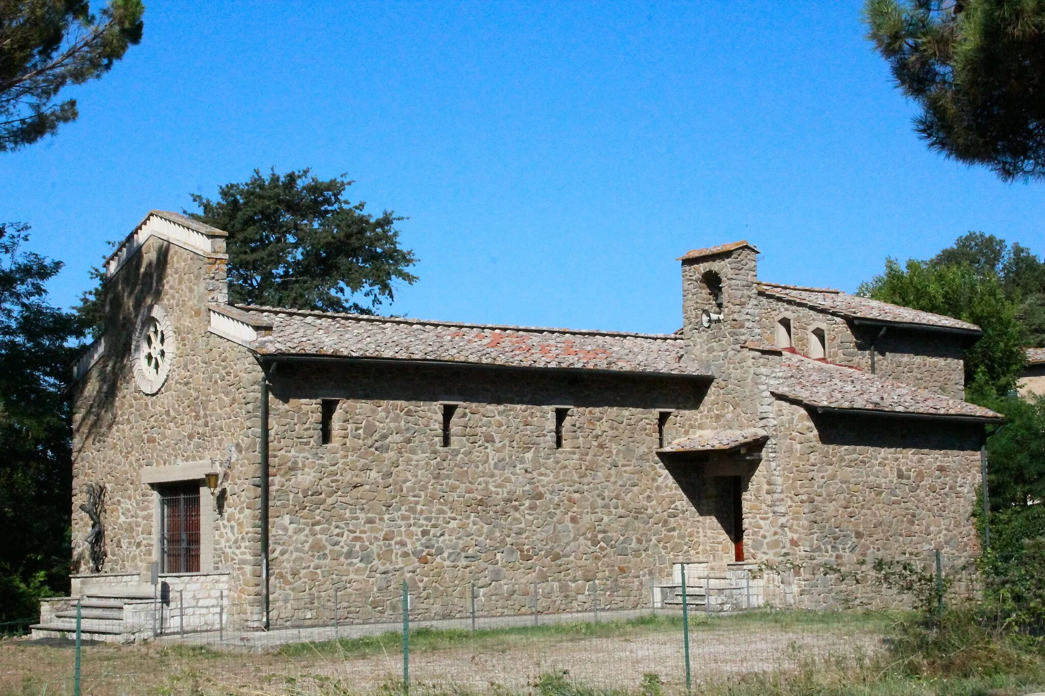 Photo showing: Church San Giuseppe Artigiano, Castagno Val d'Elsa, territory of Gambassi Terme, Metropolitan City of Florence, Tuscany, Italy