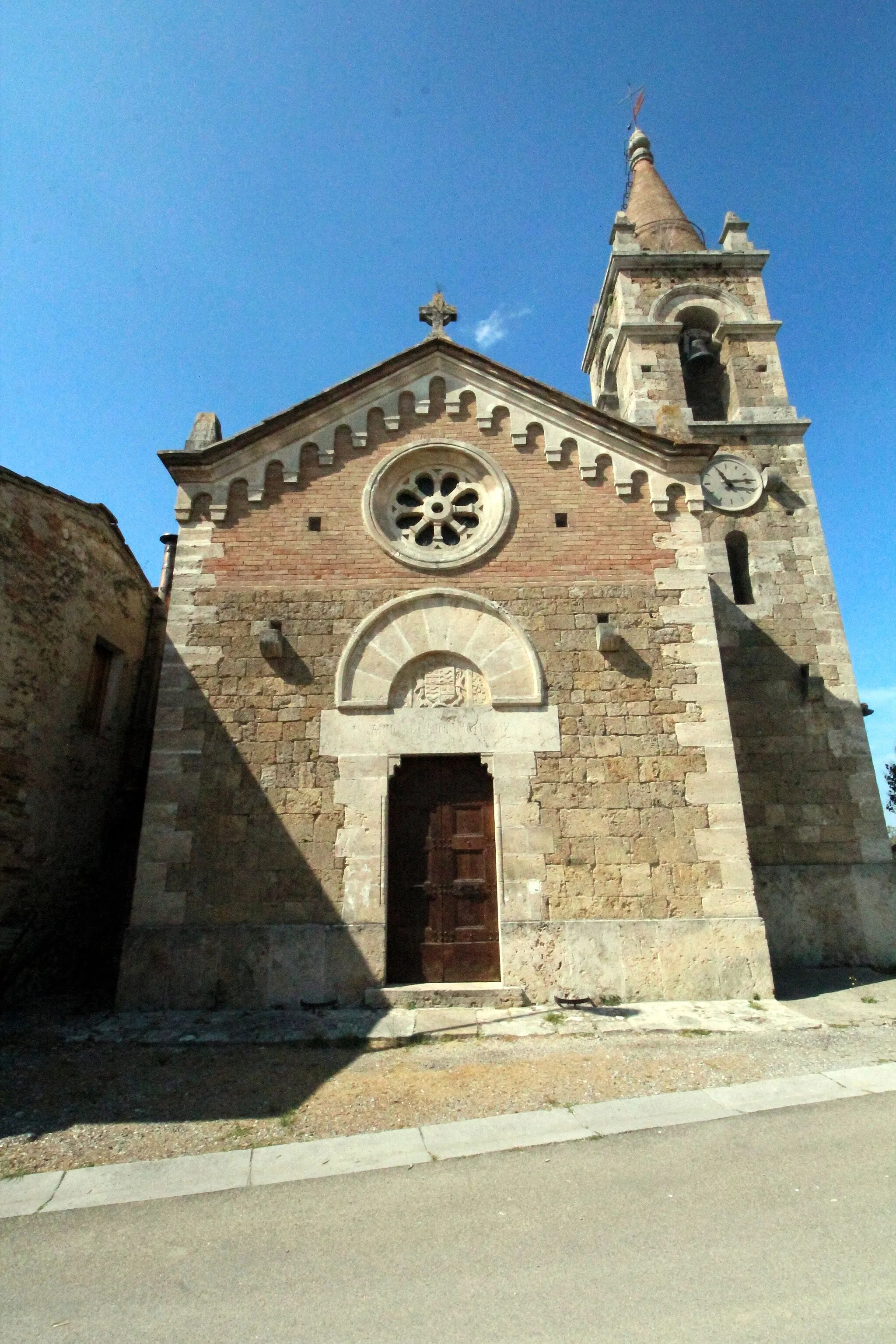 Photo showing: Church Santa Maria Assunta, Mensanello, hamlet of Colle di Val d'Elsa, Province of Siena, Tuscany, Italy