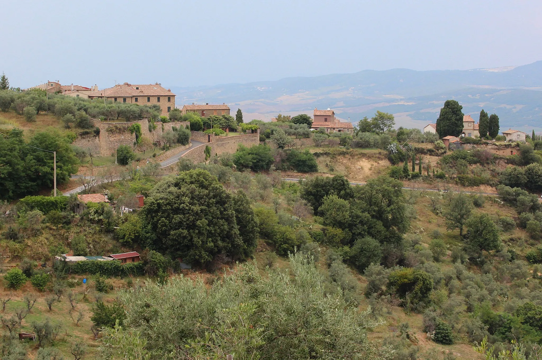 Photo showing: Montebradoni, village in the territory of Volterra, Province of Pisa, Tuscany, Italy