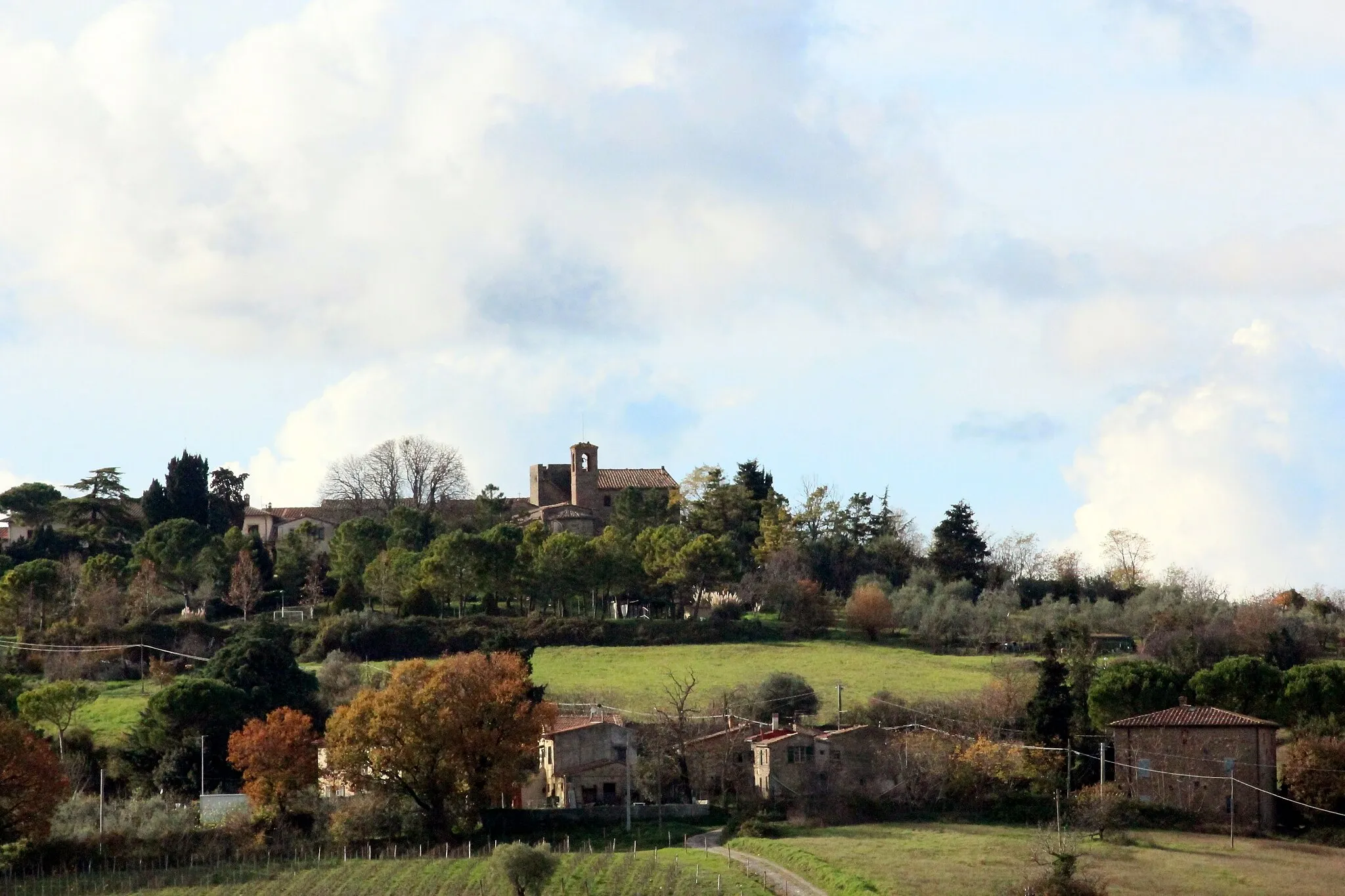 Photo showing: Panorama of Monteguidi, hamlet of Casole d'Elsa, Province of Siena, Tuscany, Italy