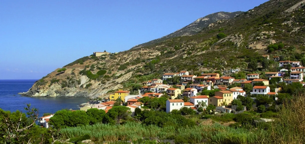 Photo showing: Il paese di Pomonte (isola d'Elba)