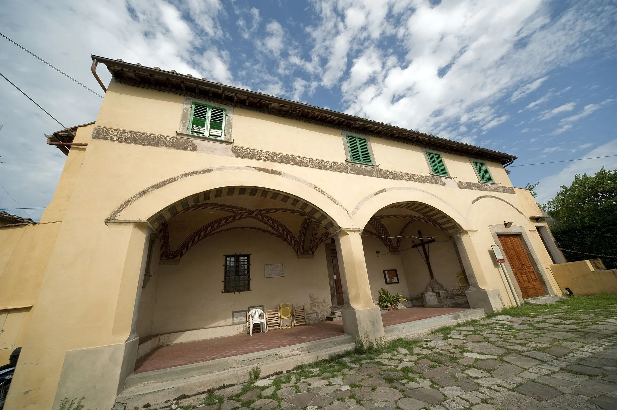 Photo showing: Portico esterno della chiesa di San Lorenzo a Vicchio di Rimaggio (Bagno a Ripoli)