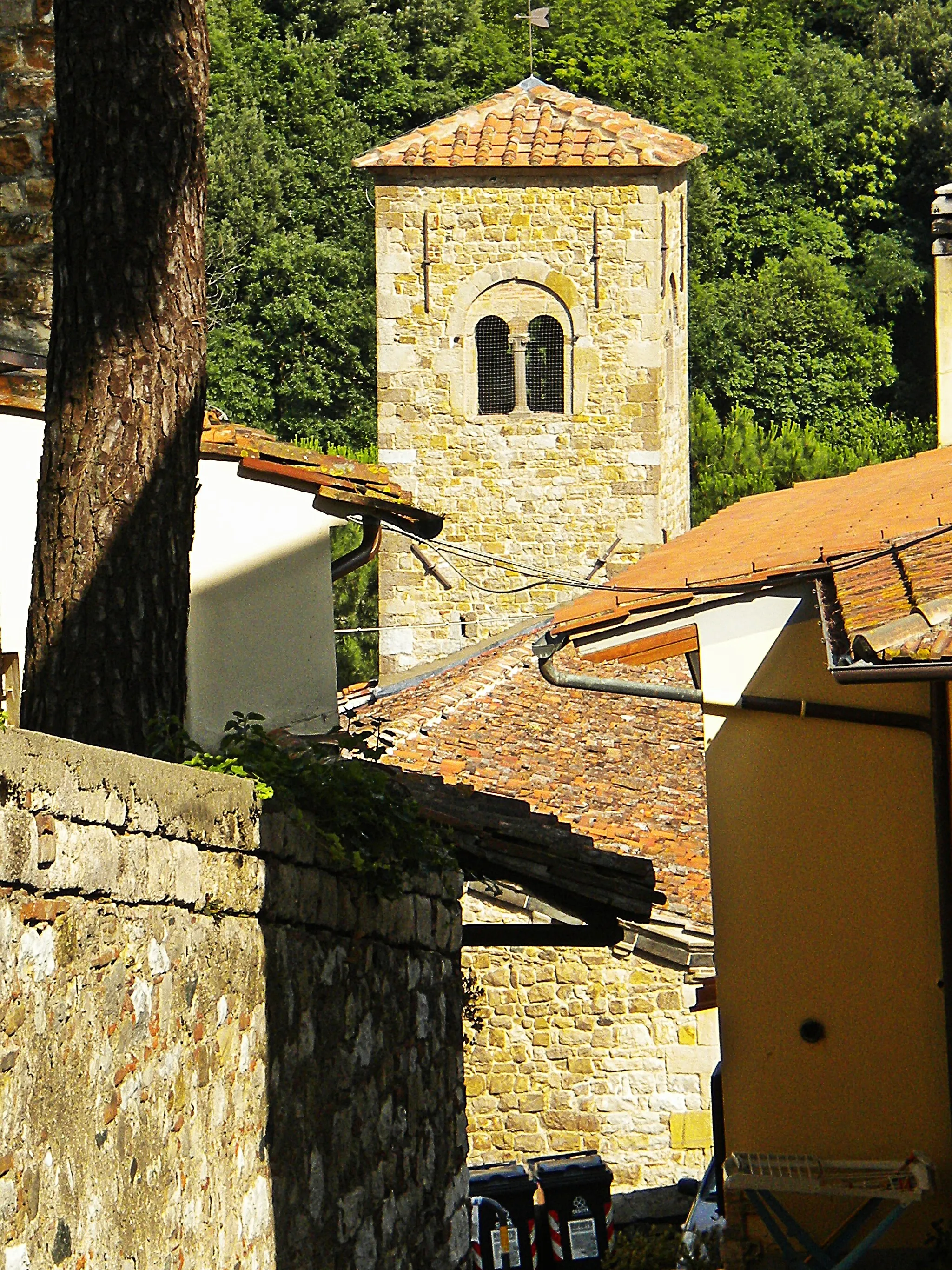 Photo showing: bell tower from Via degli aranci(Oranges road)
