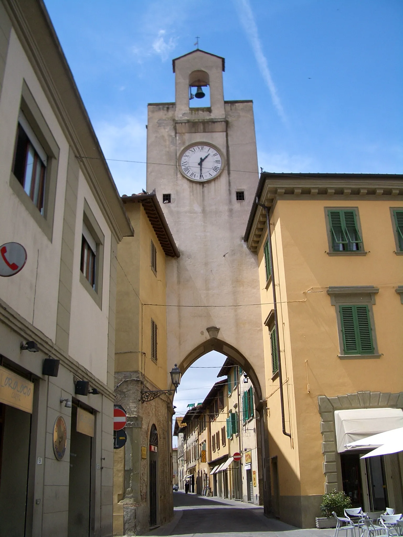 Photo showing: A gate tower in the center of Borgo San Lorenzo, Tuscany