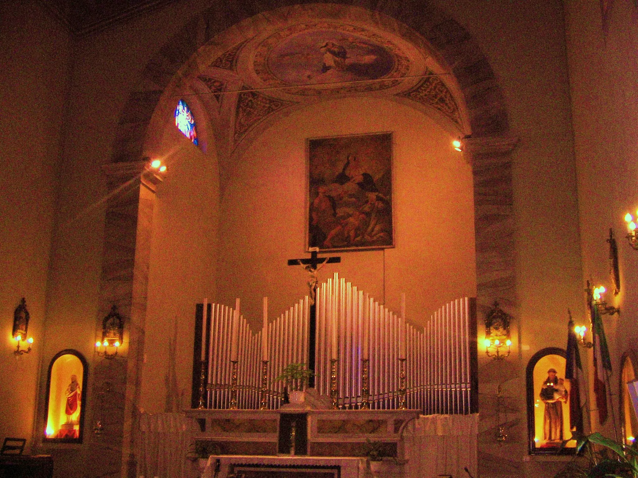 Photo showing: Interno e altare della chiesa di san Leonardo di Stagno