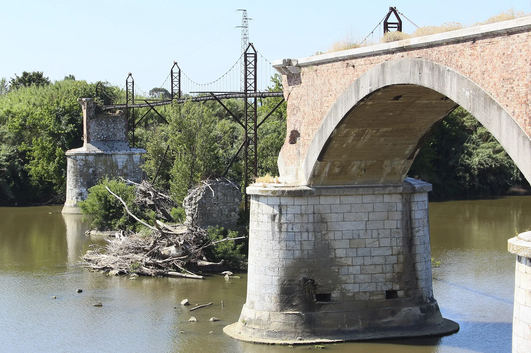 Photo showing: Calcinaia Railway bridge, Calcinaia, Province of Pisa, Tuscany, Italy.
Railway Pontedera-Lucca, 1928-1944