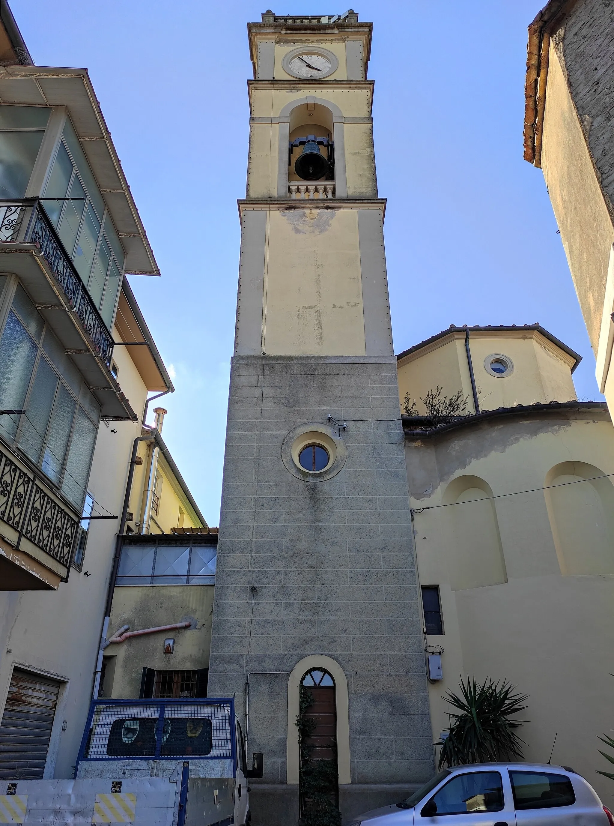 Photo showing: Campanile della chiesa Santi Stefano e Giovanni Evangelista a Castelnuovo della Misericordia, frazione di Rosignano Marittimo.