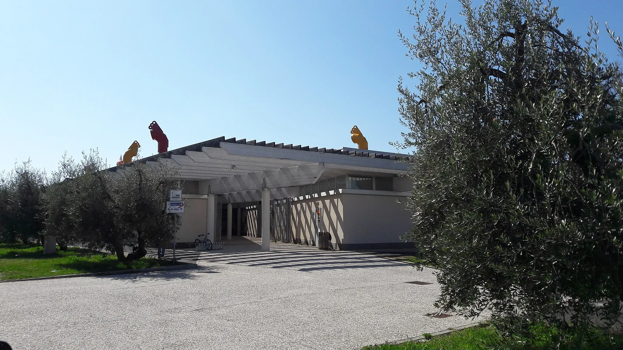 Photo showing: Centro culturale Le Creste lato nord