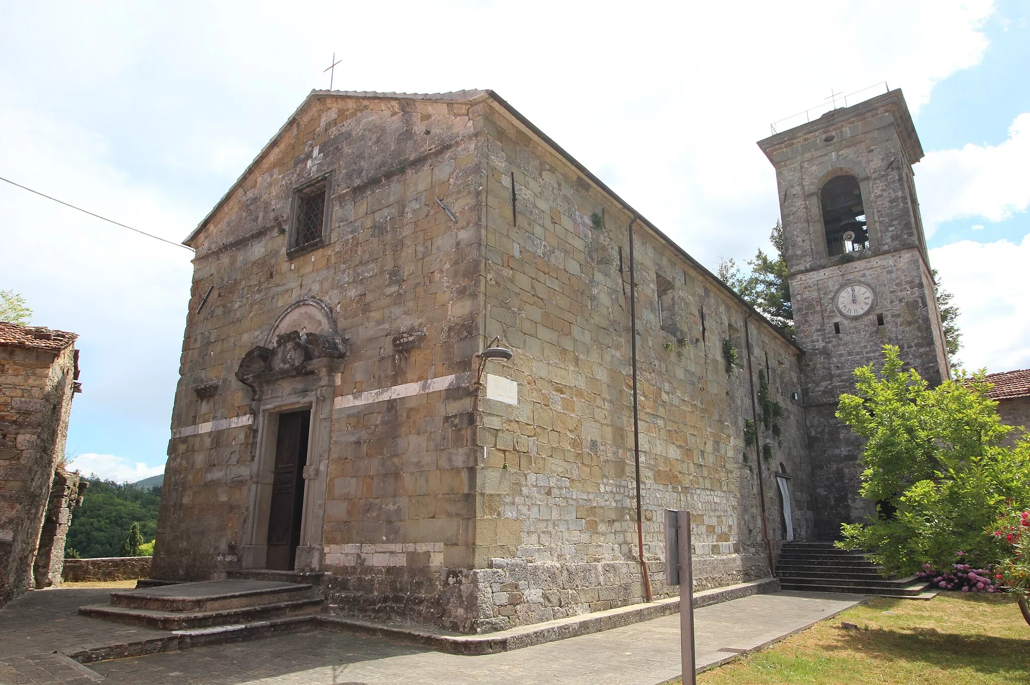 Photo showing: church San Michele Arcangelo, Monte dei Bianchi, hamlet of Fivizzano, Tuscany, Italy