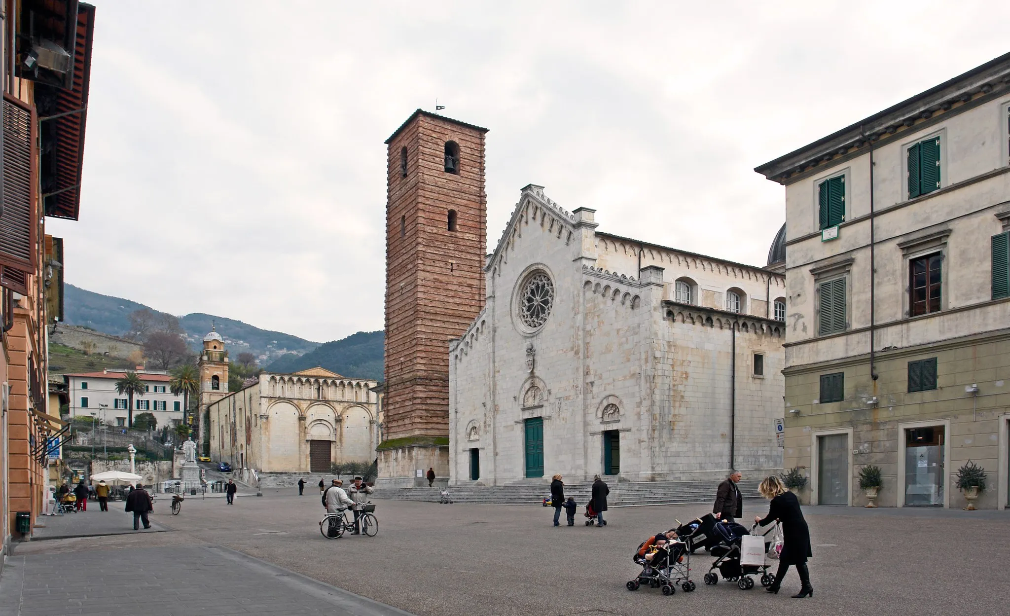 Photo showing: Pietrasanta, Domplatz