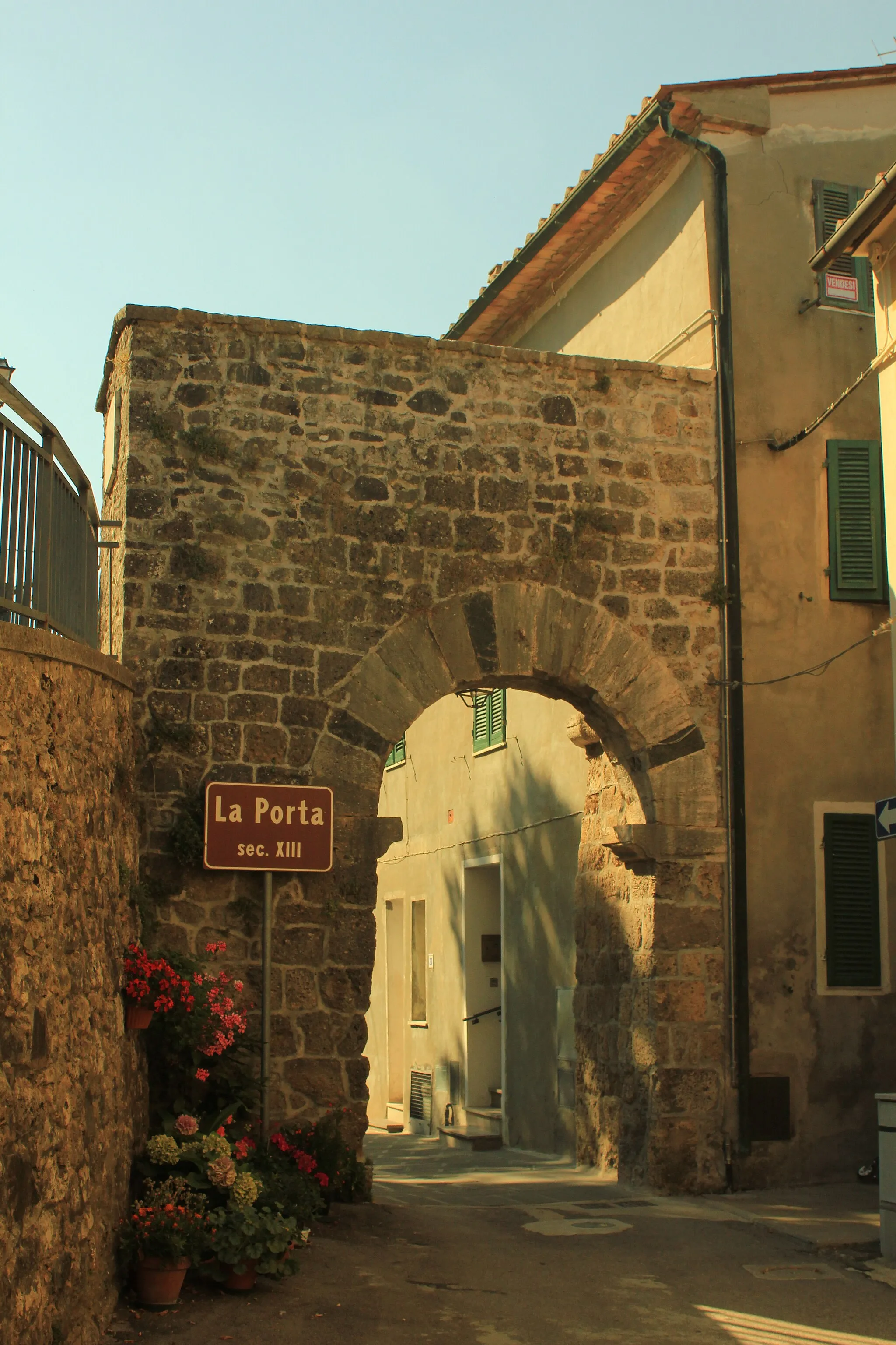 Photo showing: Old gate of Travale, Grosseto.
