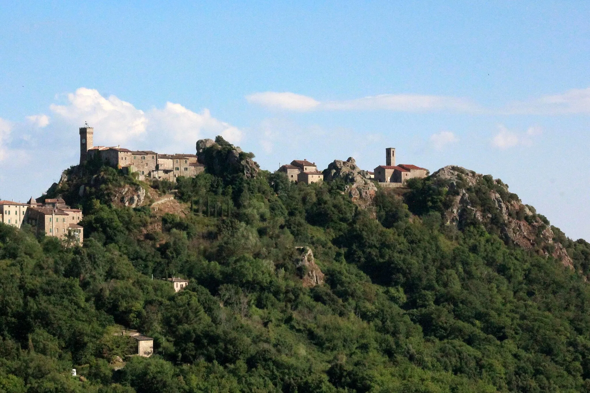 Photo showing: Panorama of Roccatederighi, hamlet of Roccastrada, Province of Grosseto, Tuscany, Italy