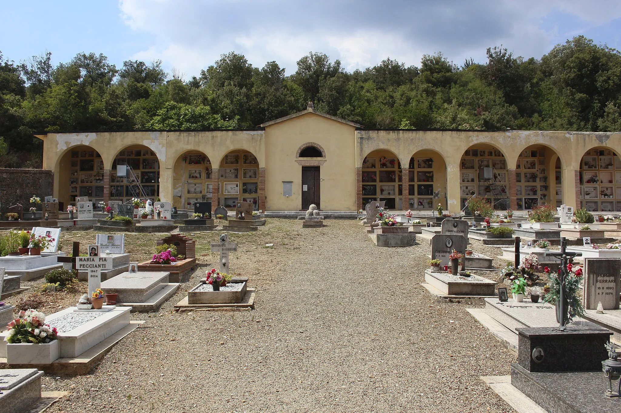 Photo showing: Cemetery of Montorsaio, hamlet of Campagnatico, Province of Grosseto, Tuscany, Italy