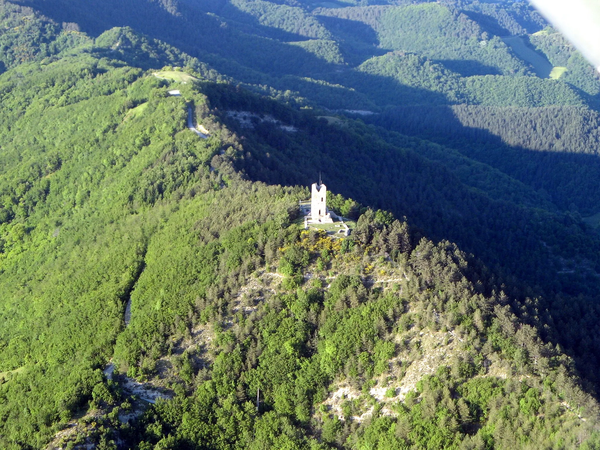 Photo showing: Veduta aerea di Monte Battaglia e della sua Rocca