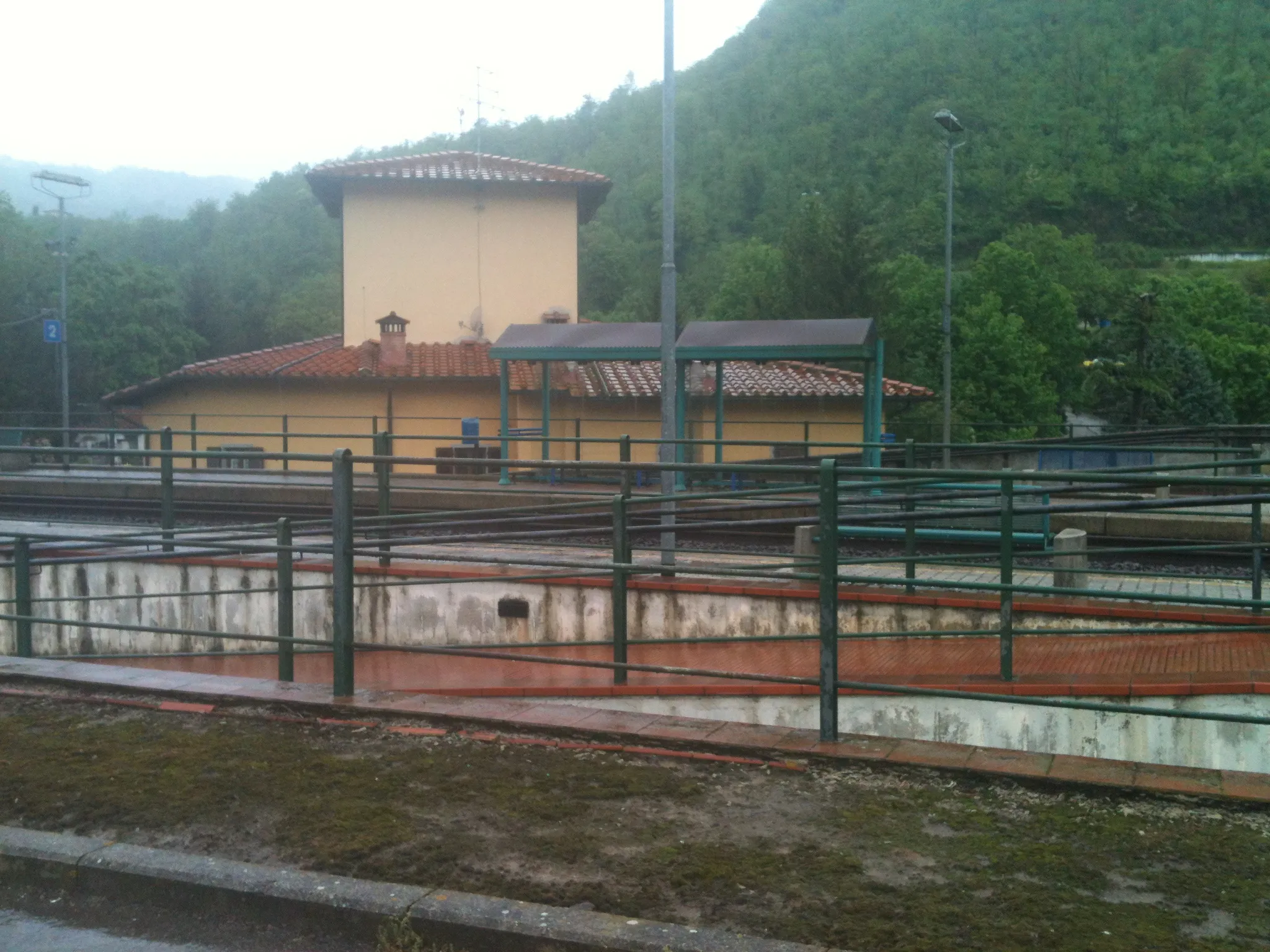 Photo showing: sottopasso e piano del ferro, Stazione di Campomigliaio (San Piero a Sieve - FI)
