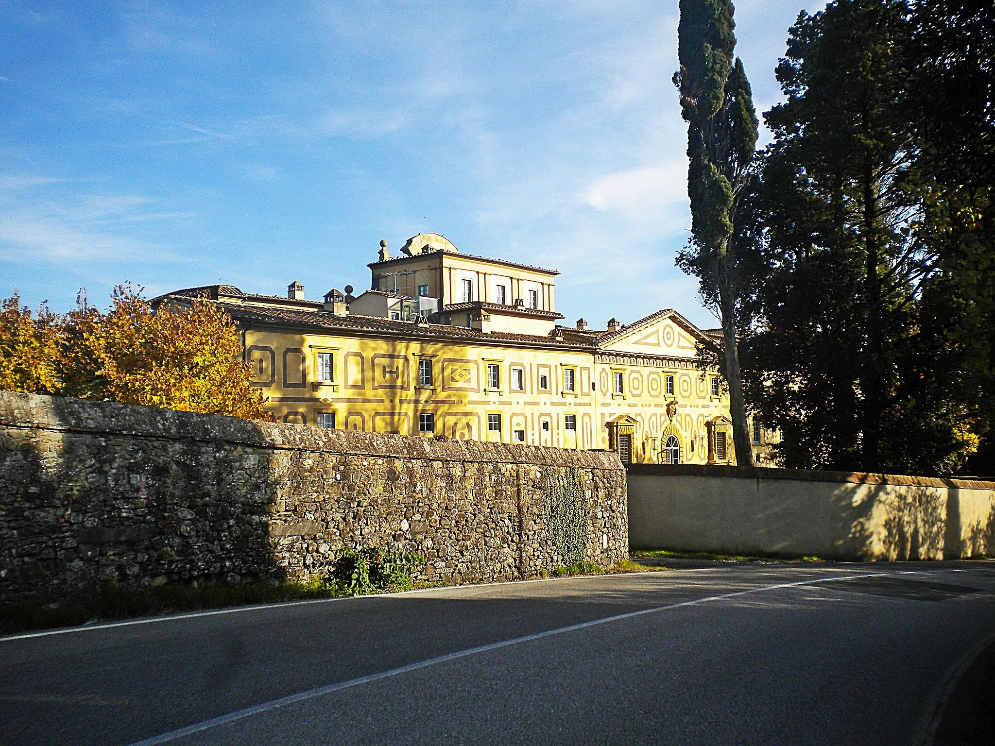 Photo showing: Villa Le Maschere-view