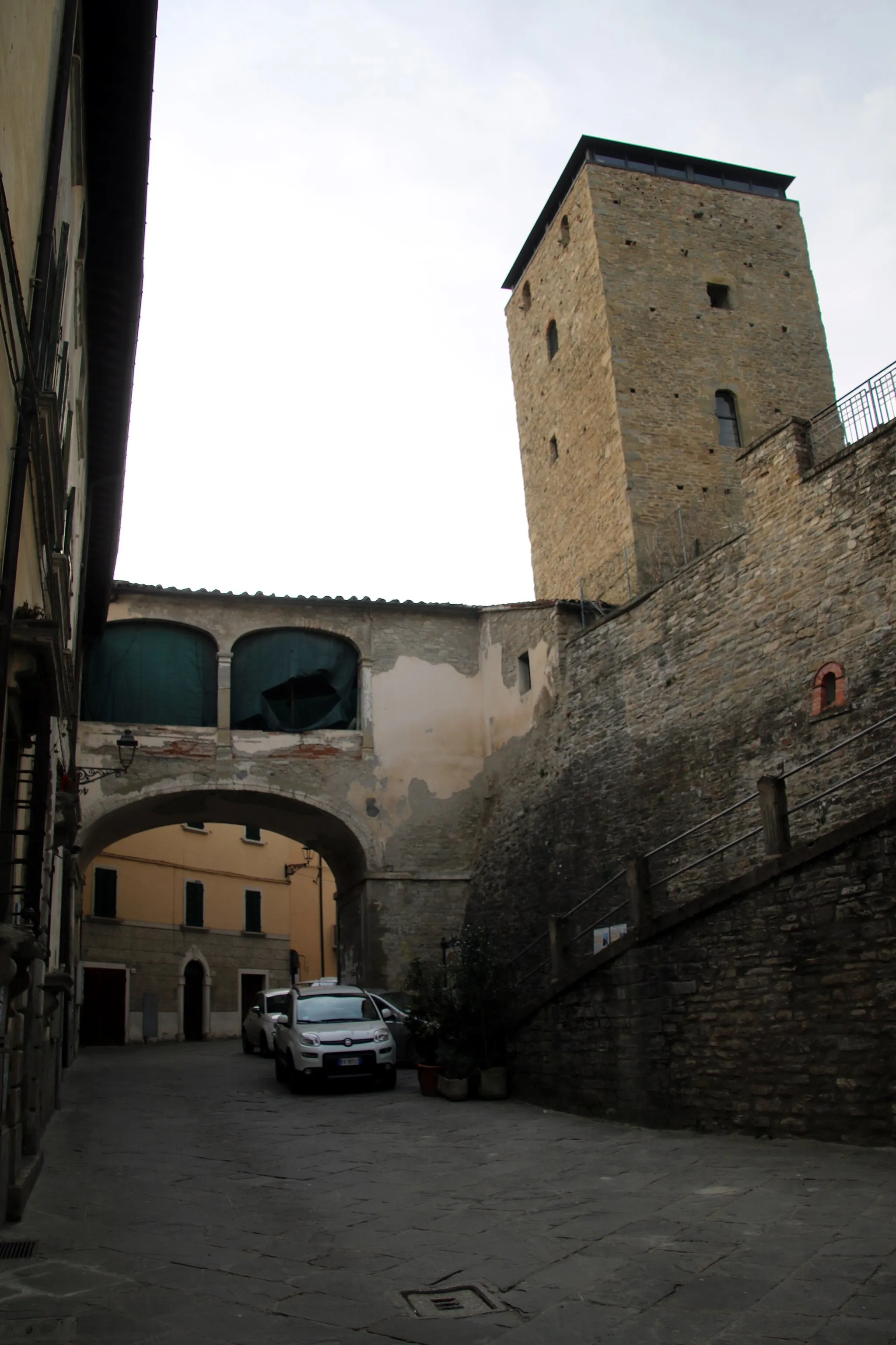 Photo showing: Torre Portinari (Portico di Romagna)