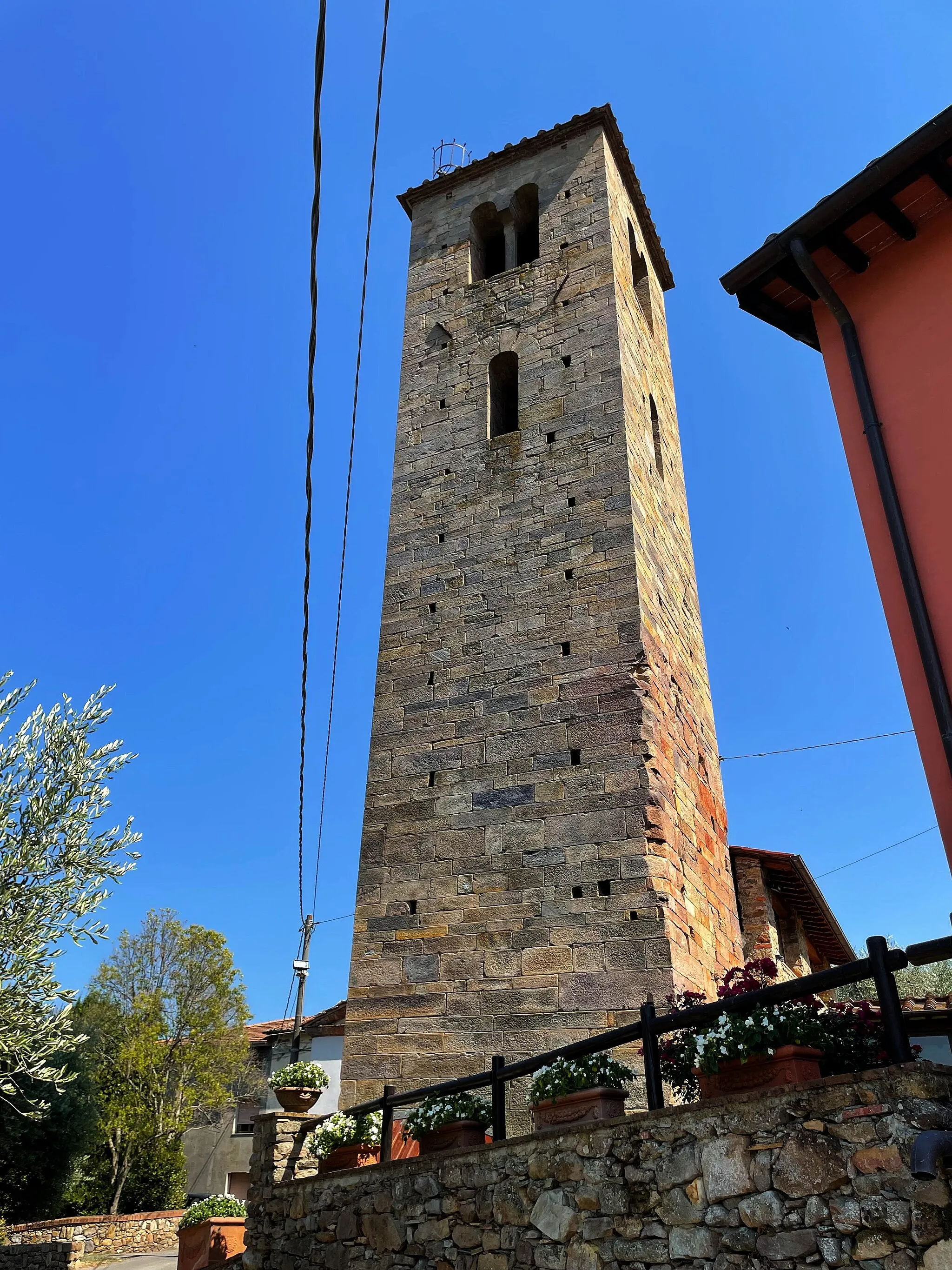 Photo showing: Ancient Signal Tower at Sant'Andrea di Compito, Cappanori, Lucca, Italy