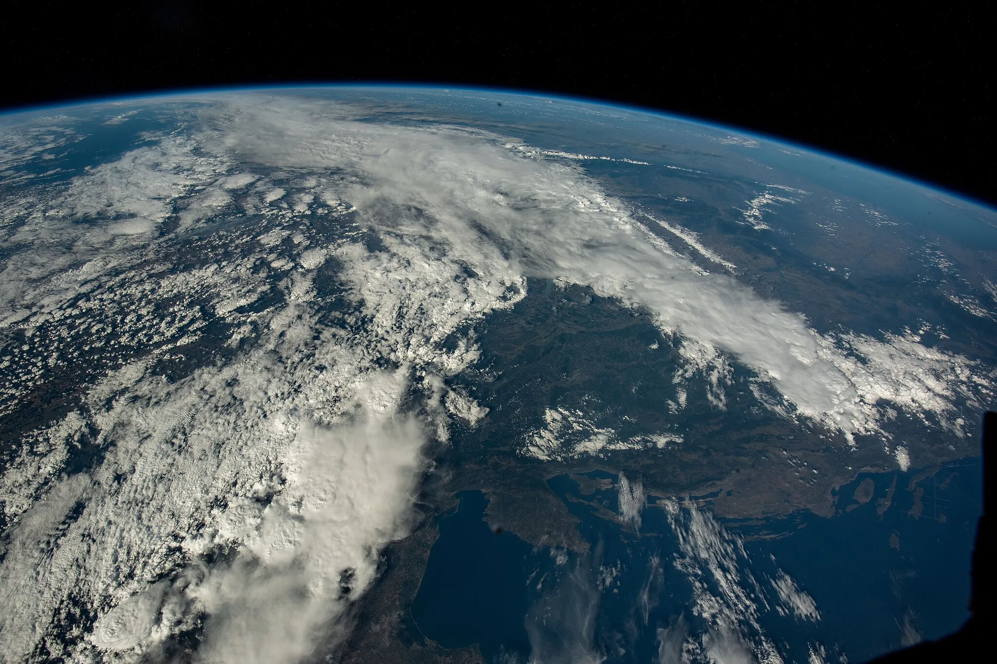 Photo showing: View of Earth taken during ISS Expedition 67.