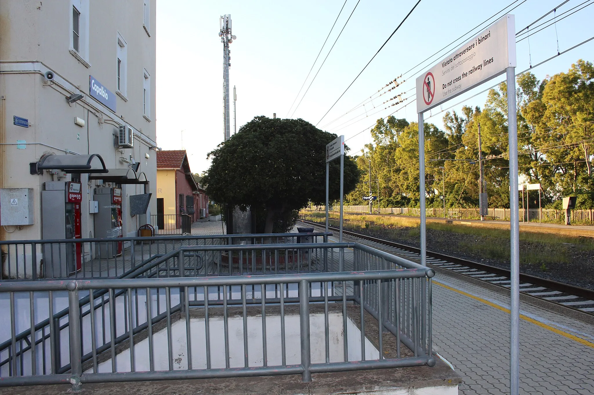 Photo showing: Capalbio train station, Capalbio Scalo, hamlet of Capalbio, Province of Grosseto, Tuscany, Italy