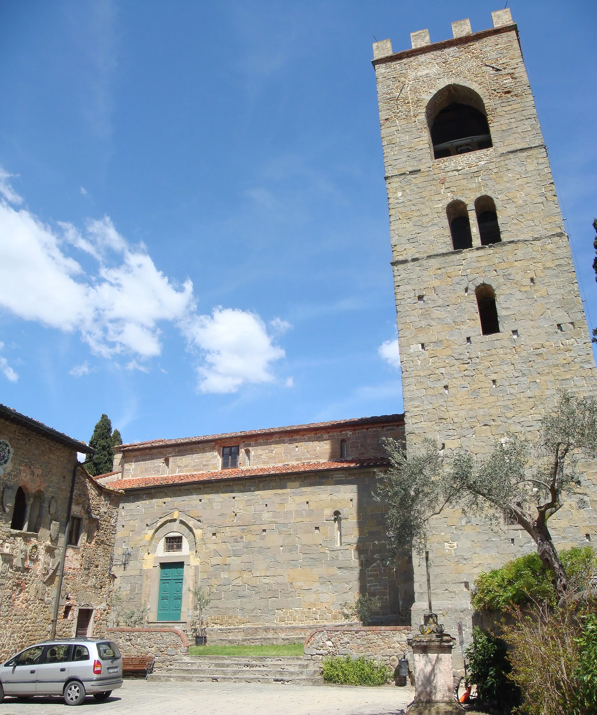 Photo showing: View of Madonna della Salute and San Nicolao church on Piazza Pretorio in Buggiano