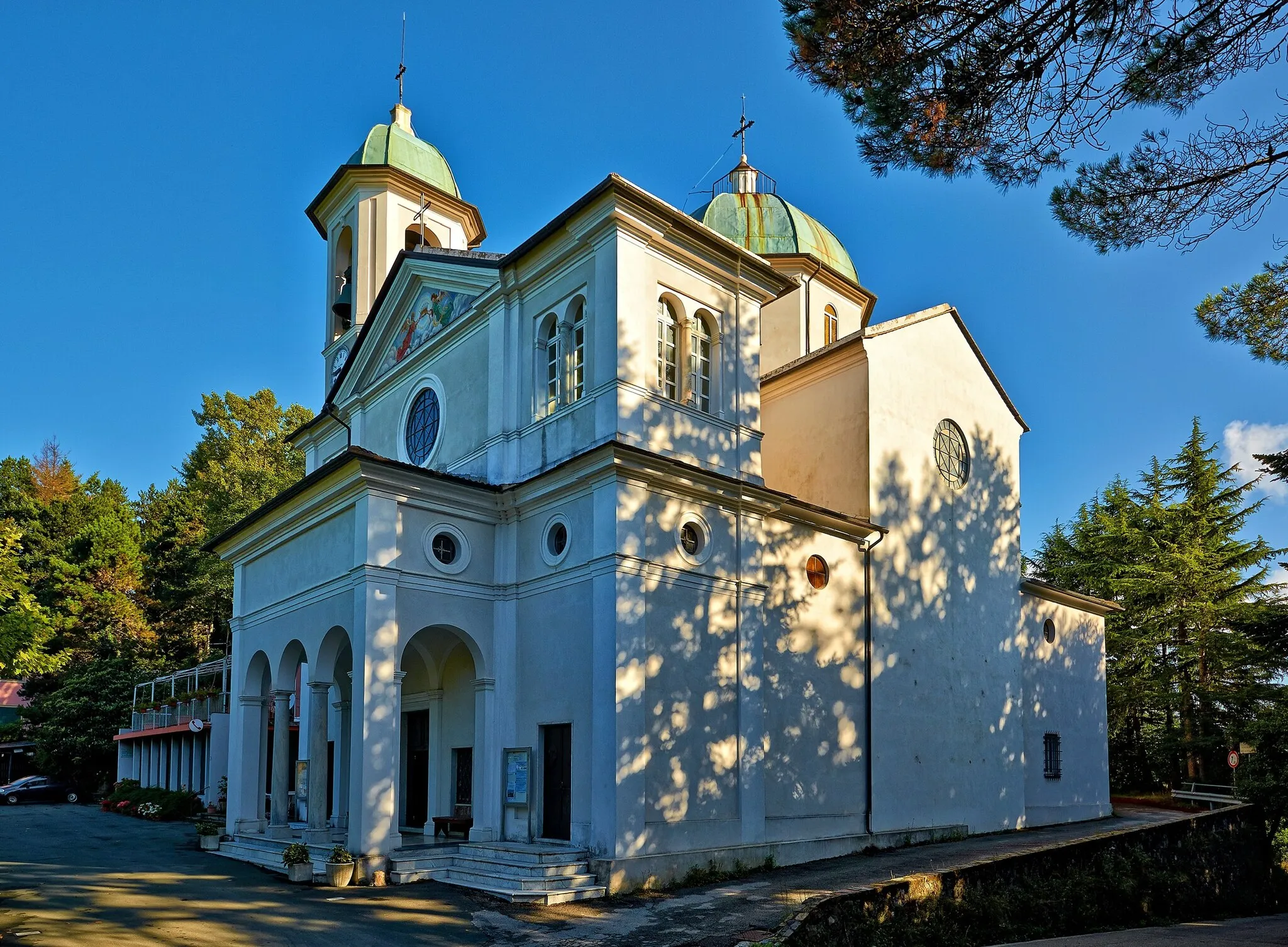 Photo showing: Nostra Signora della Guardia: vista di tre quarti