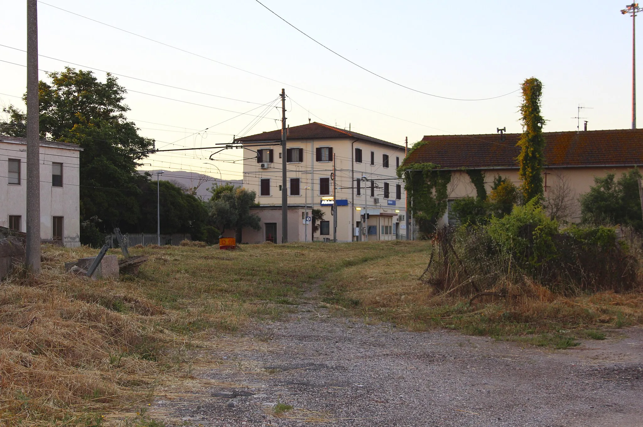 Photo showing: Albinia train station, Albinia, hamlet of Orbetello, Province of Grosseto, Tuscany, Italy